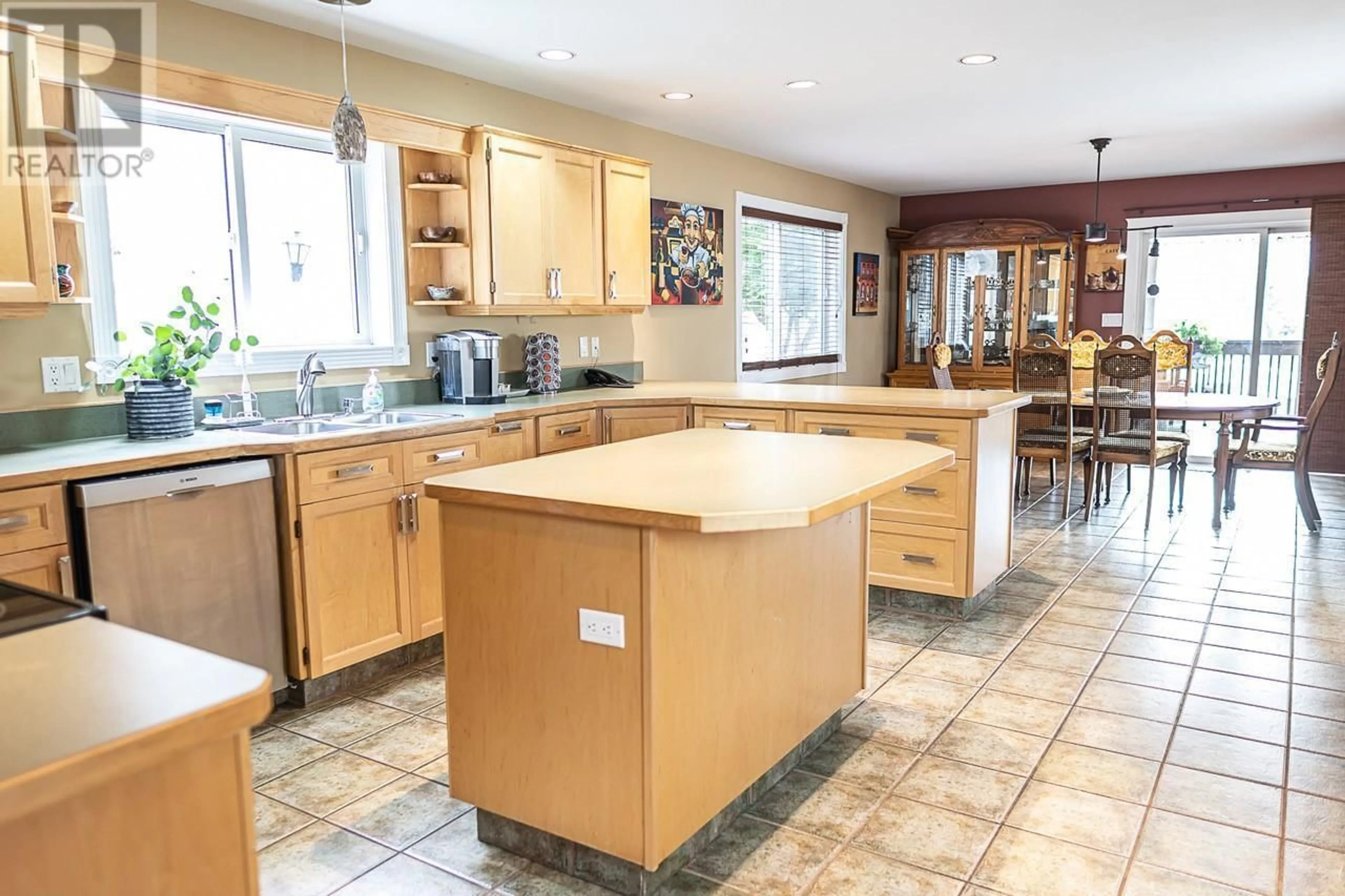 Open concept kitchen, unknown for 738 BALSAM AVENUE, Penticton British Columbia V2A7X2