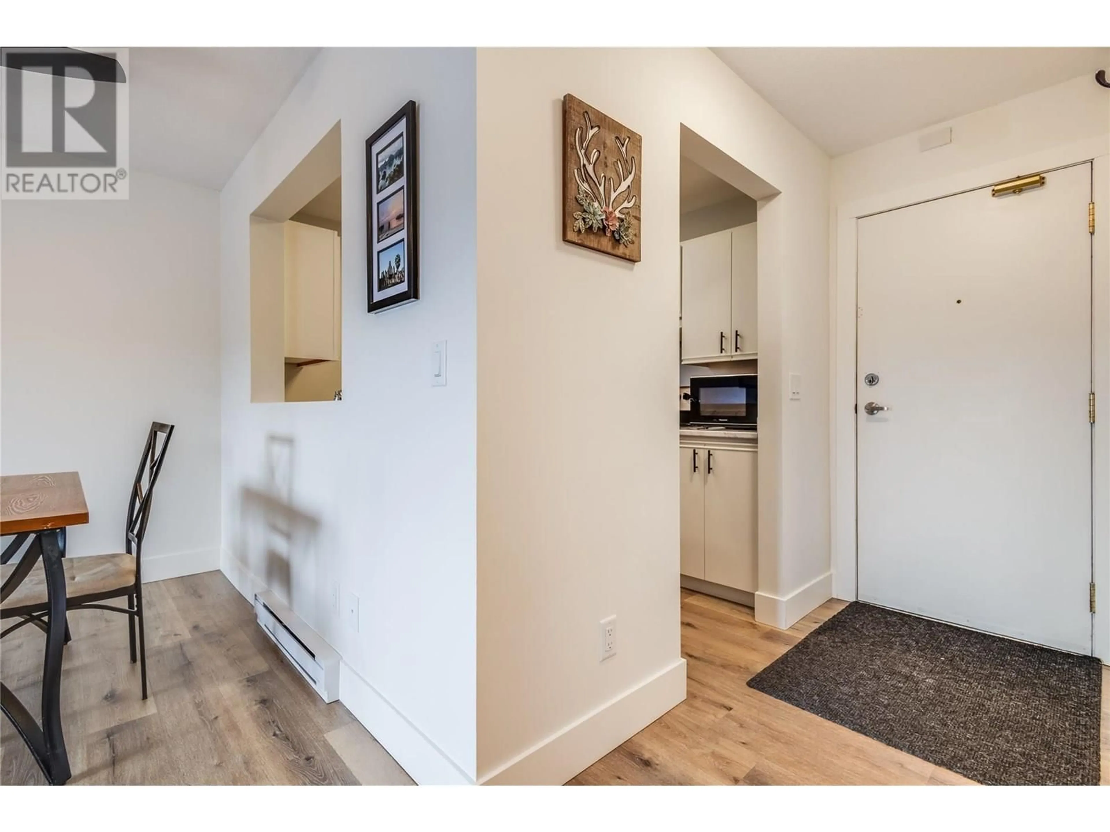 Indoor entryway for 304 - 2035 BARON ROAD, Kelowna British Columbia V1X7G3