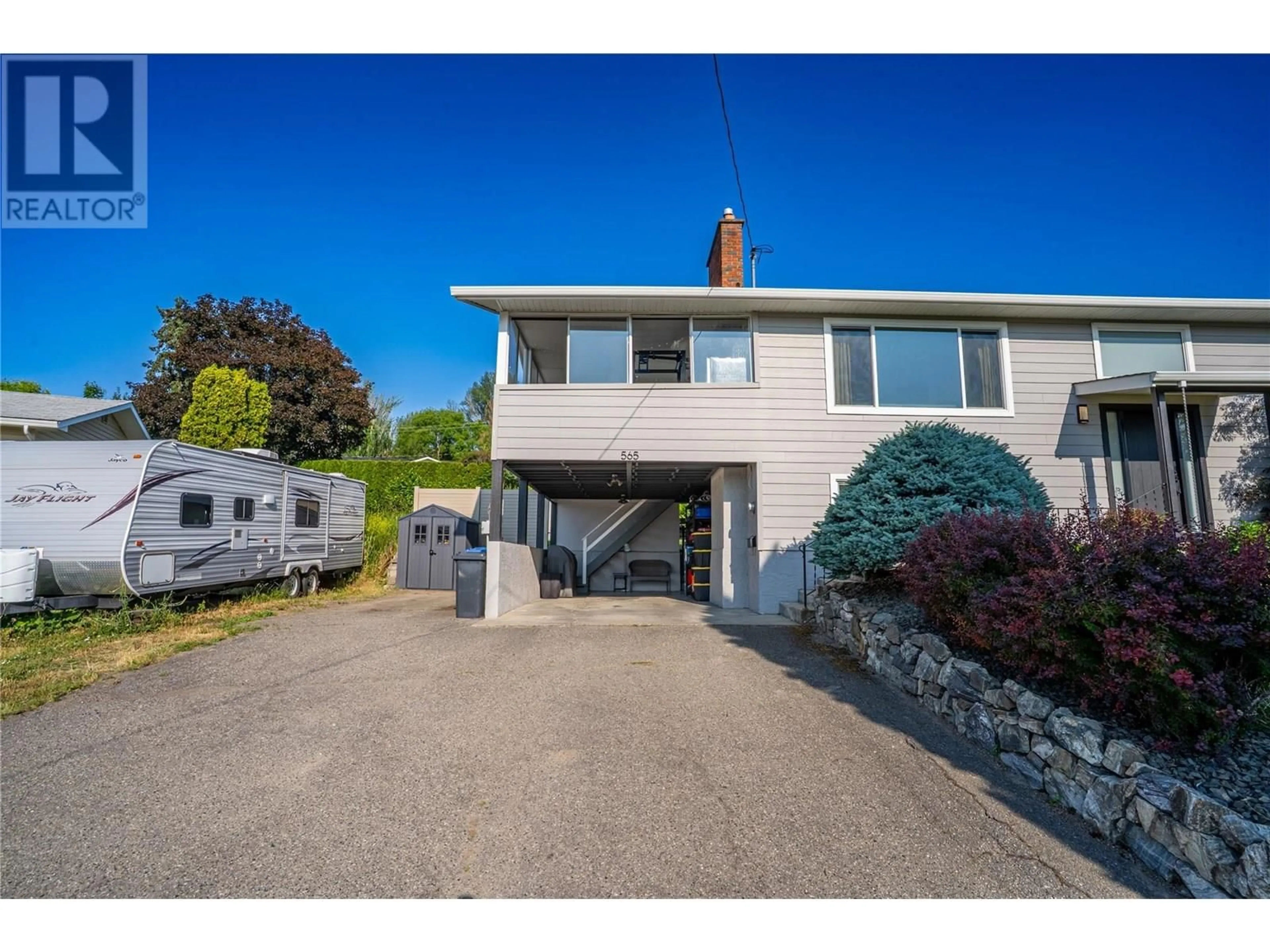 A pic from outside/outdoor area/front of a property/back of a property/a pic from drone, unknown for 565 EASTBOURNE ROAD, Kelowna British Columbia V1X5K7