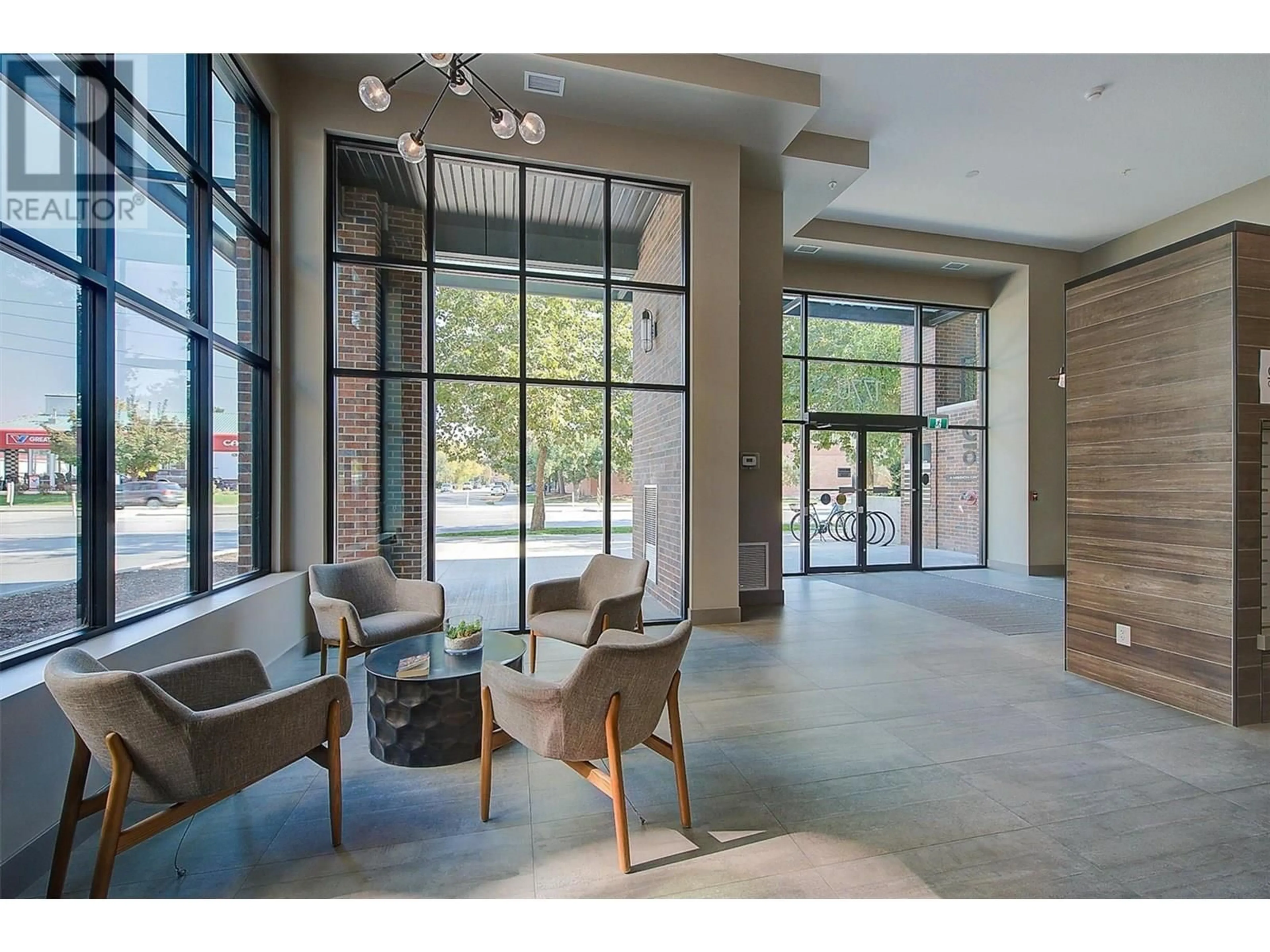 Indoor foyer for 306 - 1770 RICHTER STREET, Kelowna British Columbia V1Y2M6