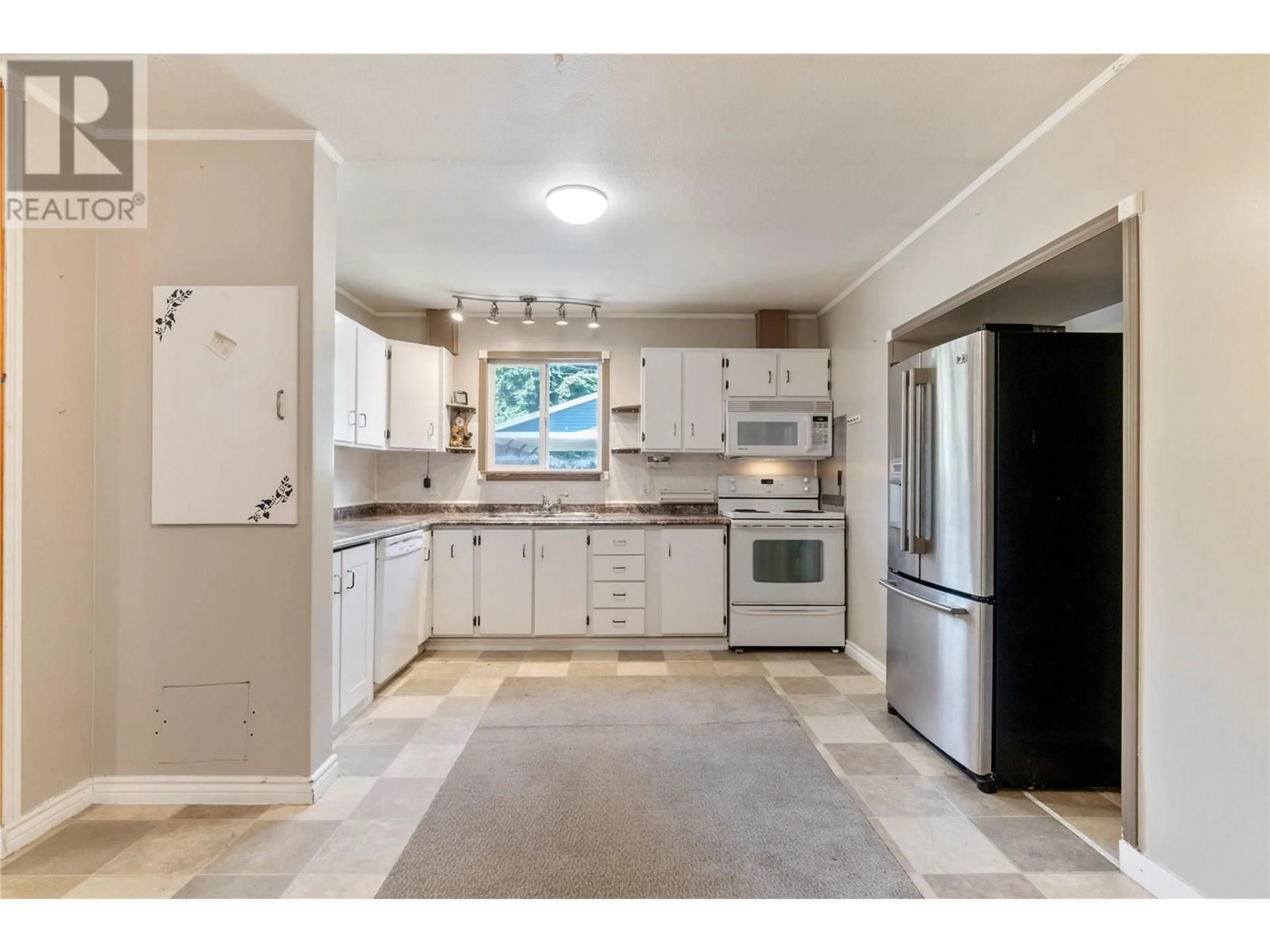 Open concept kitchen, ceramic/tile floor for 4160 SQUILAX-ANGLEMONT ROAD, Scotch Creek British Columbia V0E1M5