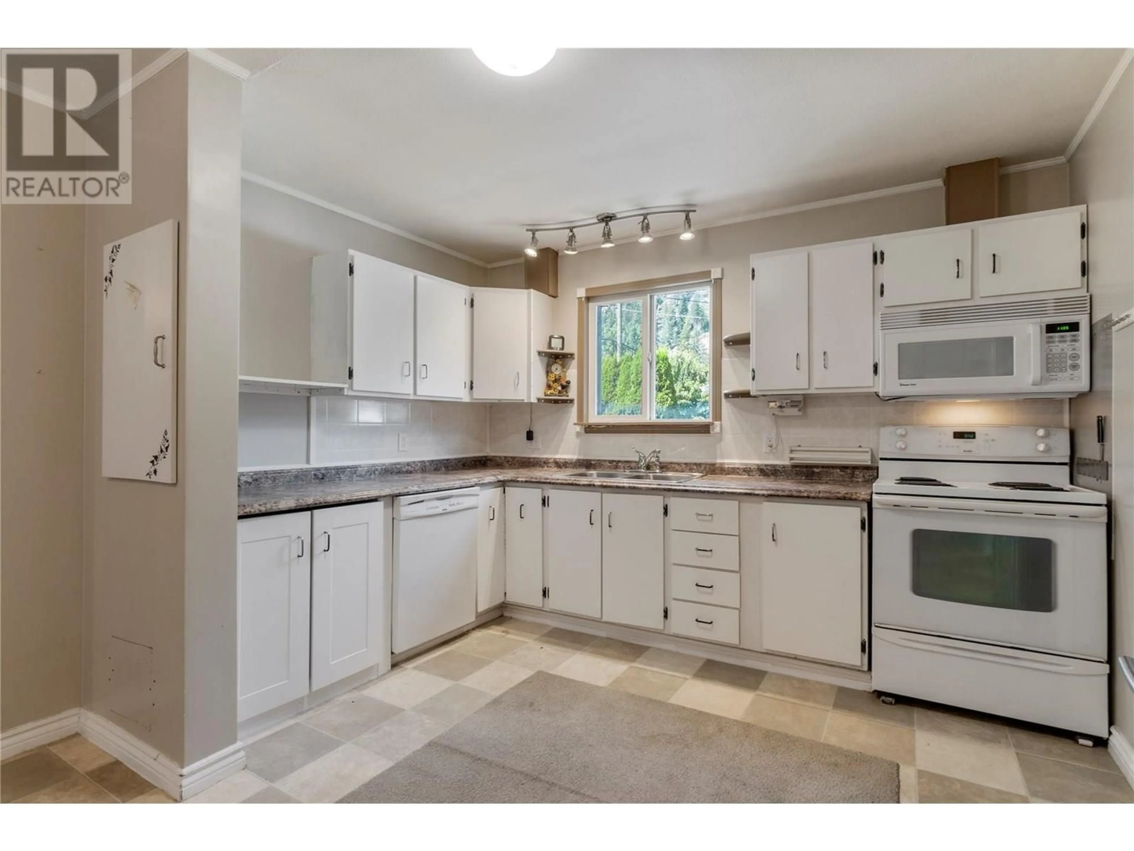 Standard kitchen, ceramic/tile floor for 4160 SQUILAX-ANGLEMONT ROAD, Scotch Creek British Columbia V0E1M5