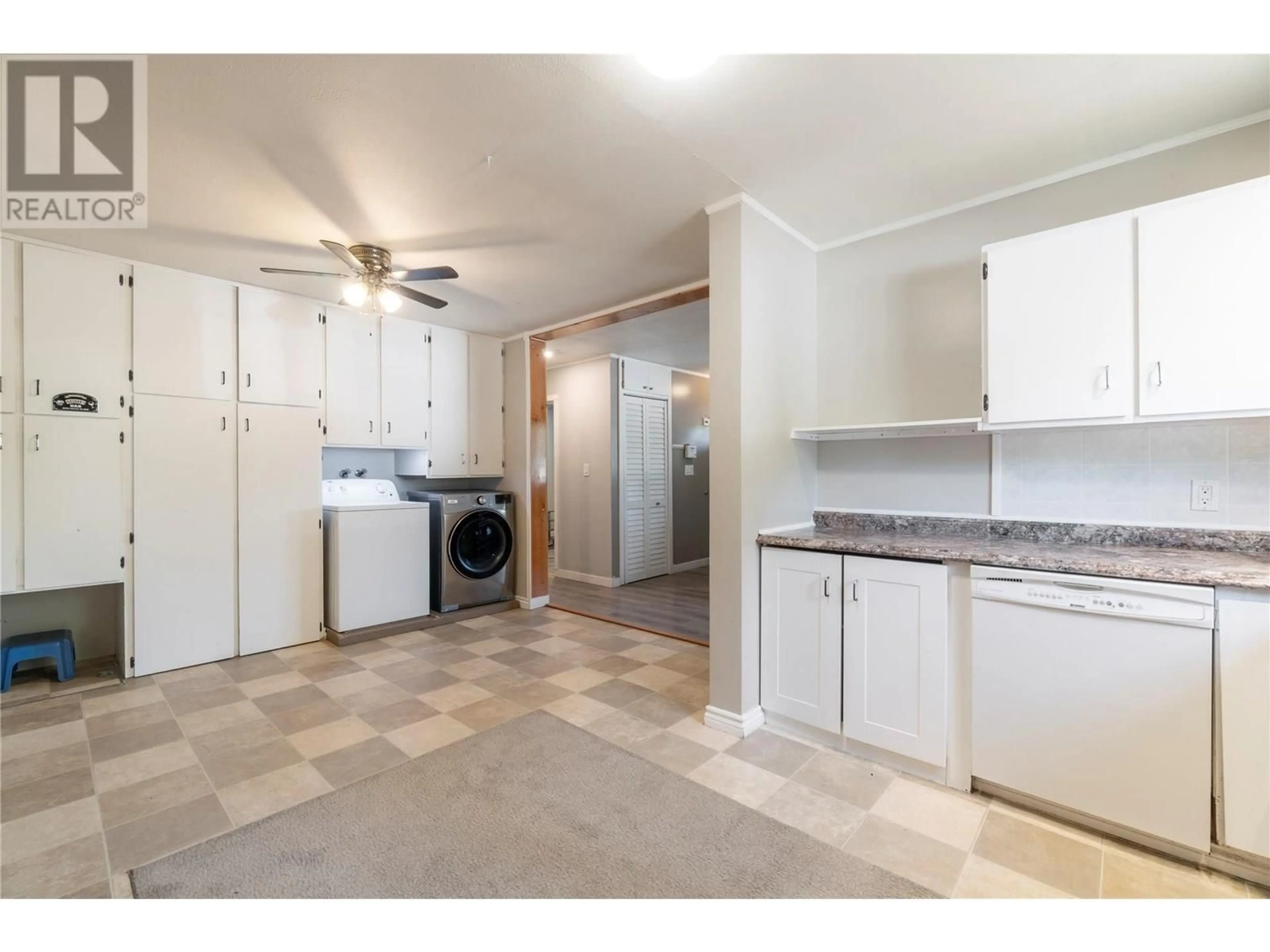 Standard kitchen, unknown for 4160 SQUILAX-ANGLEMONT ROAD, Scotch Creek British Columbia V0E1M5