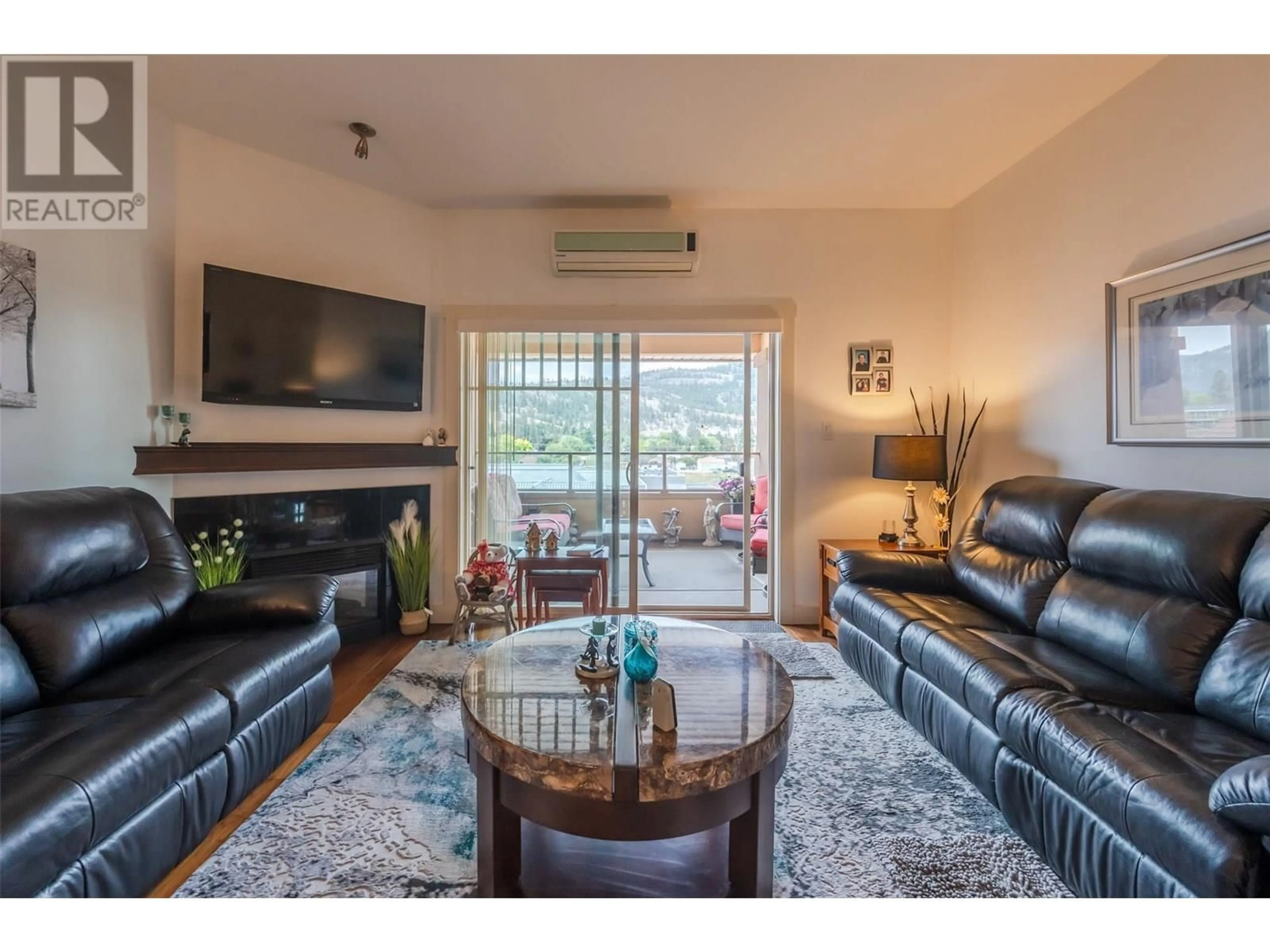 Living room with furniture, wood/laminate floor for 402 - 13615 VICTORIA ROAD, Summerland British Columbia V0H1Z0
