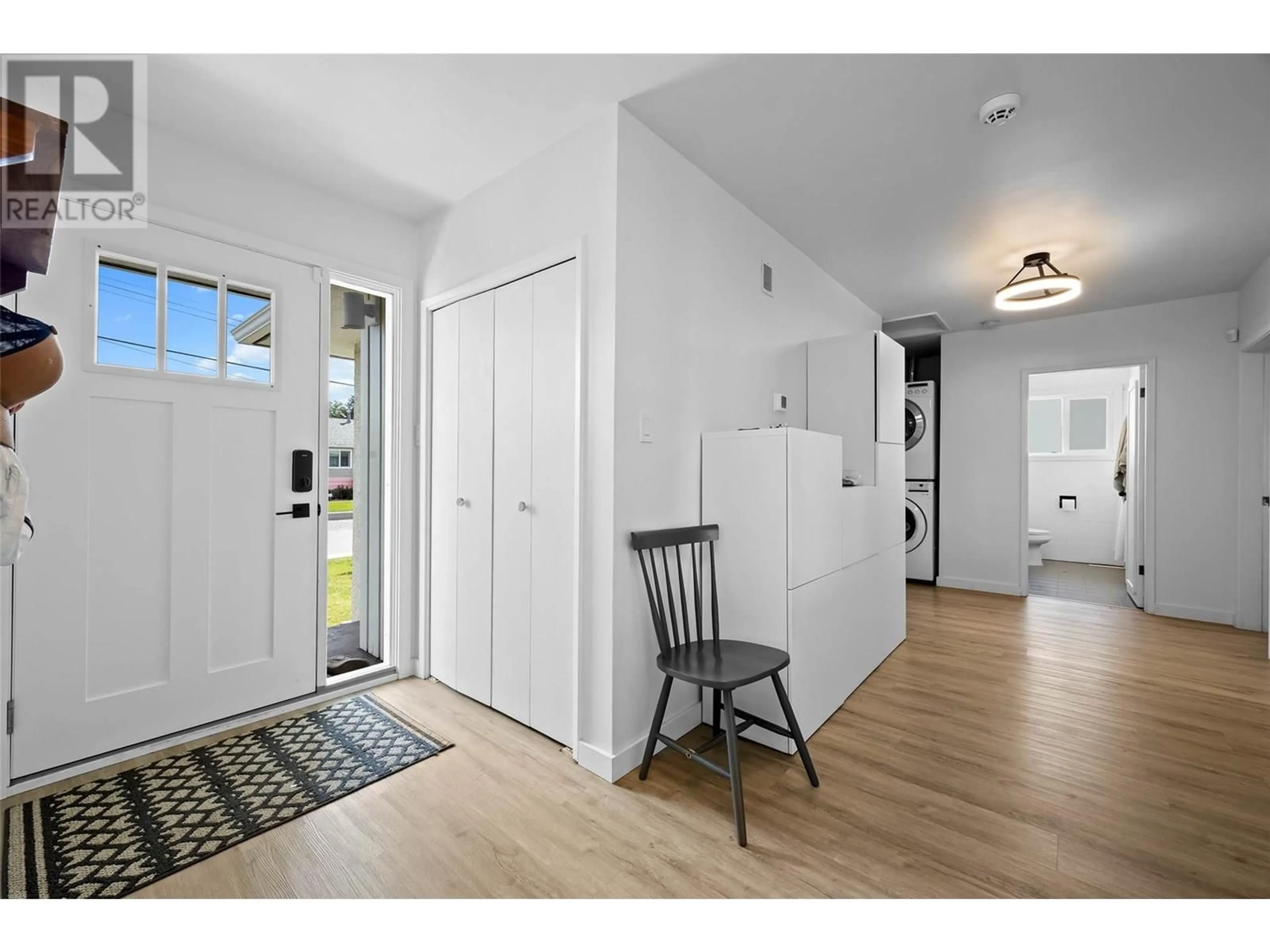 Indoor entryway for 239 CHESTNUT AVENUE, Kamloops British Columbia V2B1L4