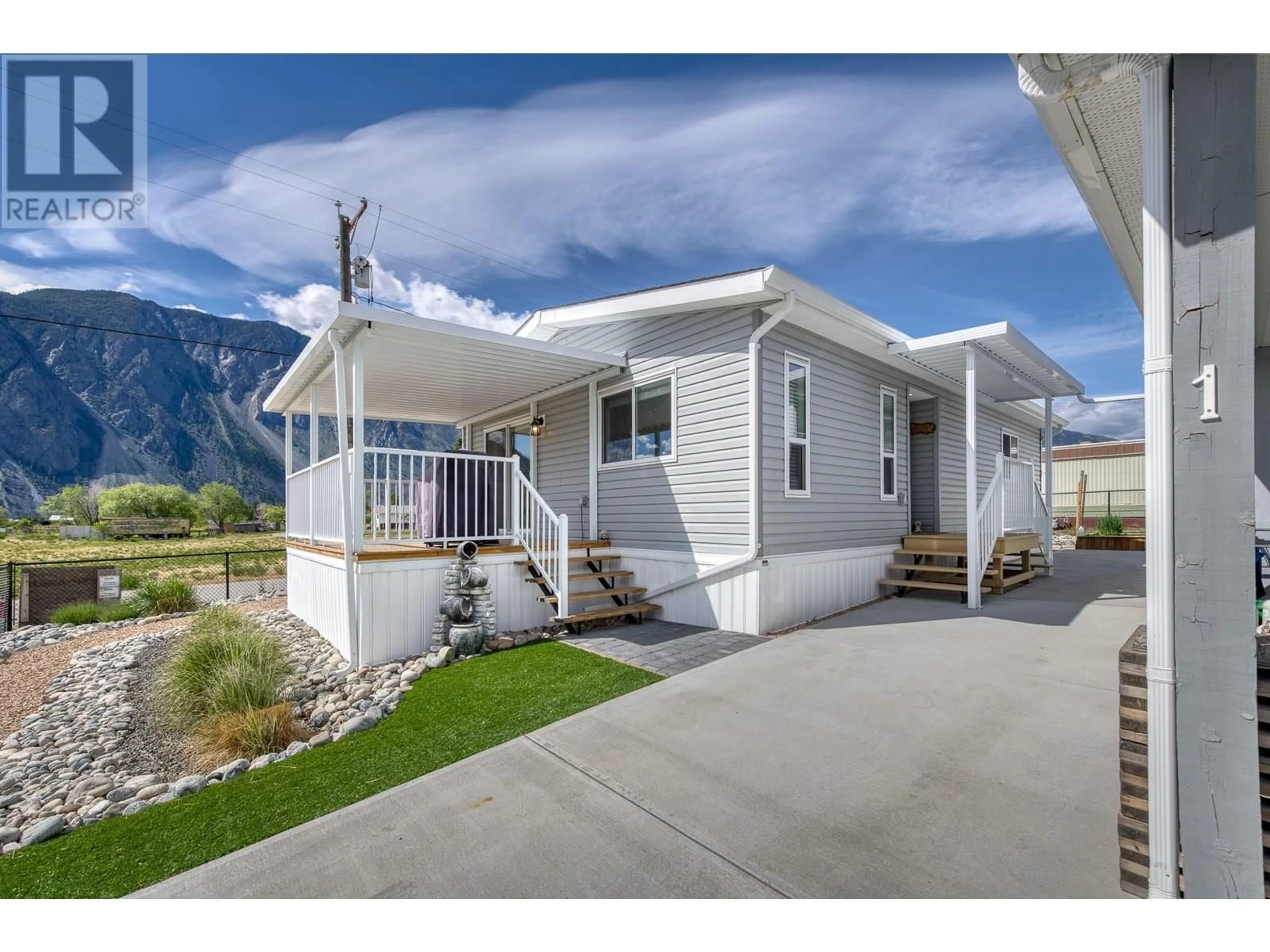 Home with vinyl exterior material, mountain view for 1 - 1118 MIDDLE BENCH ROAD, Keremeos British Columbia V0X1N2