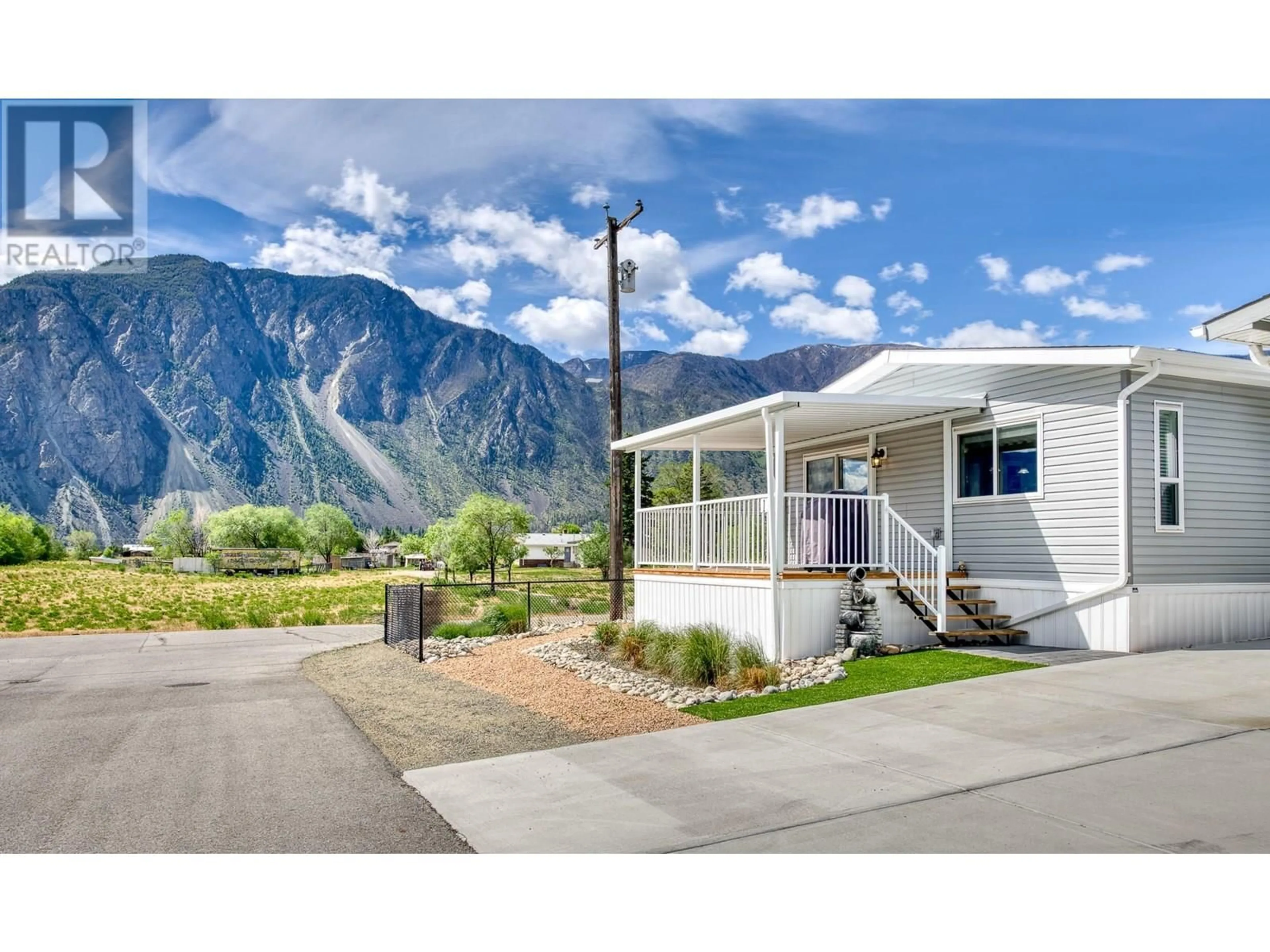 Home with vinyl exterior material, mountain view for 1 - 1118 MIDDLE BENCH ROAD, Keremeos British Columbia V0X1N2