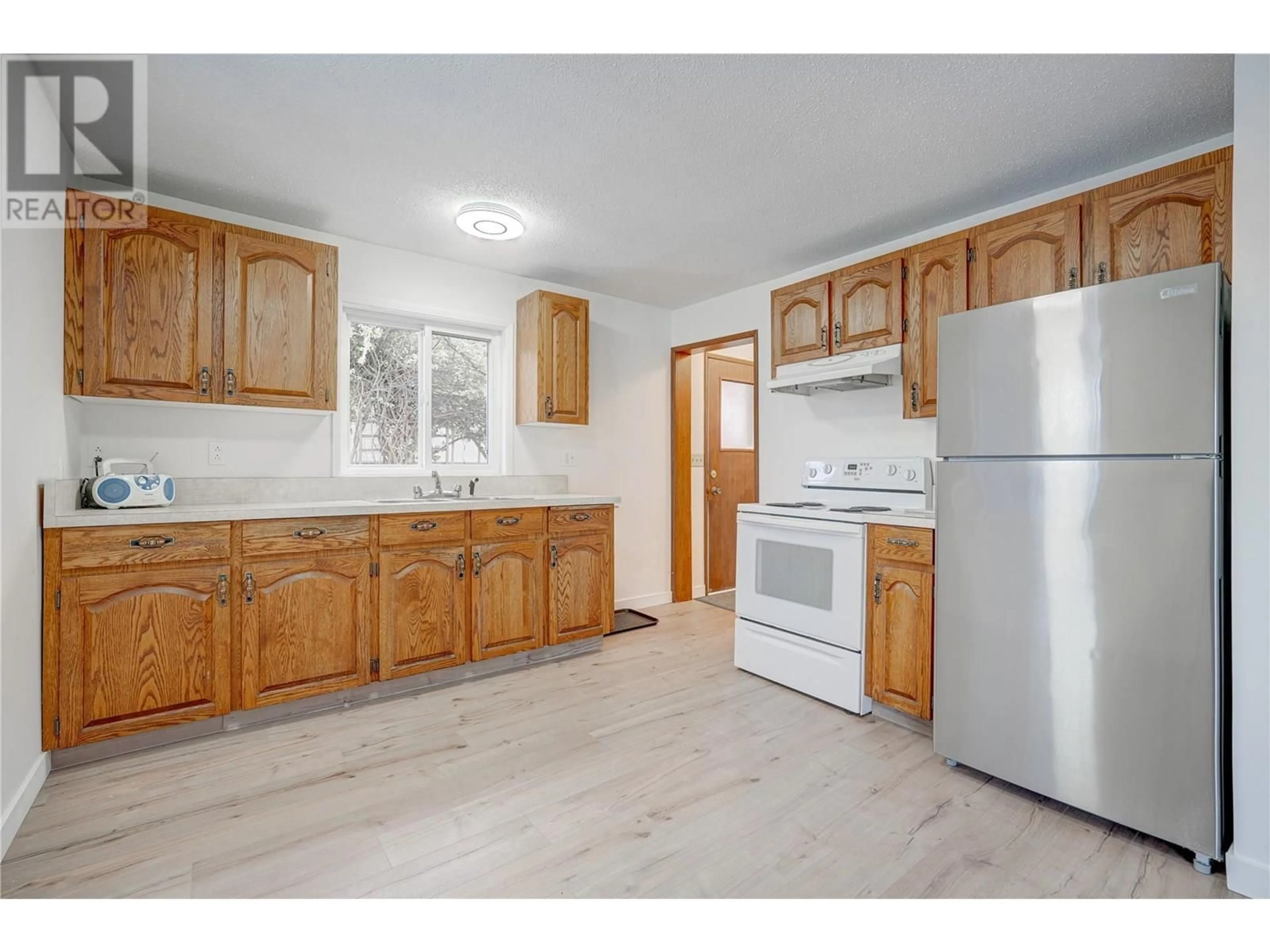 Standard kitchen, unknown for 424 CONKLIN AVENUE, Penticton British Columbia V2A2T4
