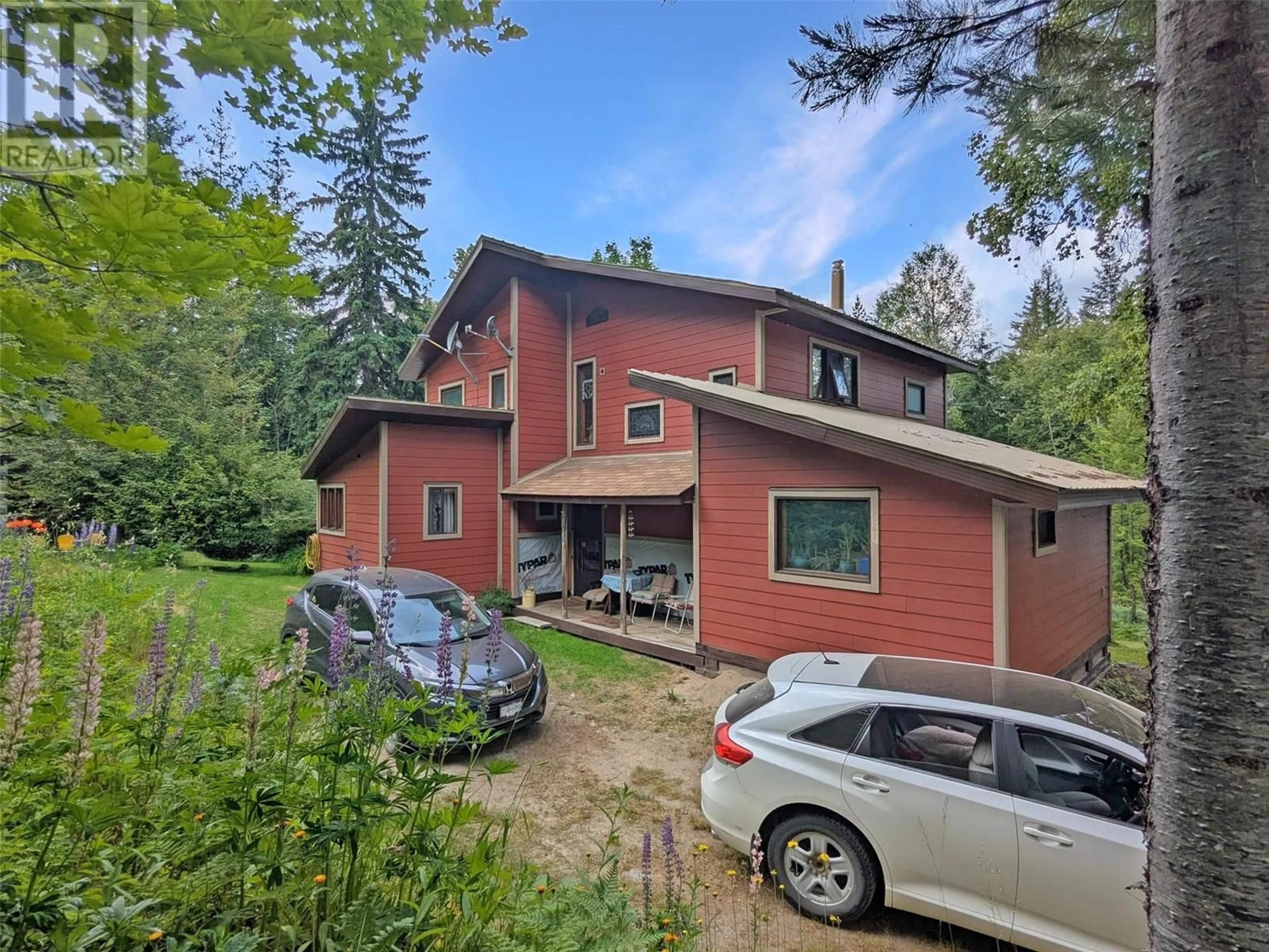 A pic from outside/outdoor area/front of a property/back of a property/a pic from drone, unknown for 8802 MARTENS ROAD, Slocan British Columbia V0G2C0
