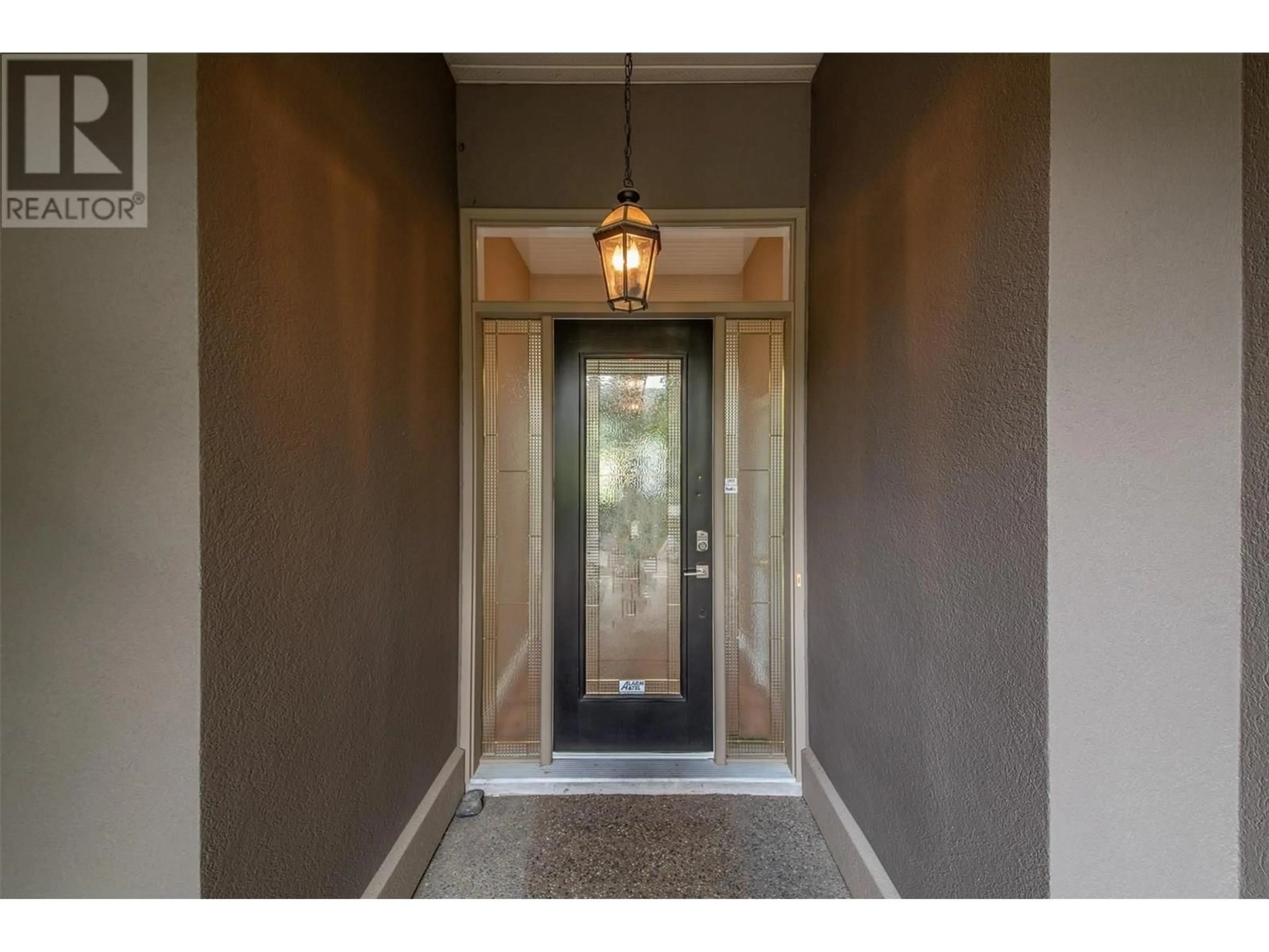 Indoor entryway for 3948 GALLAGHERS PARKWAY, Kelowna British Columbia V1W3Z9