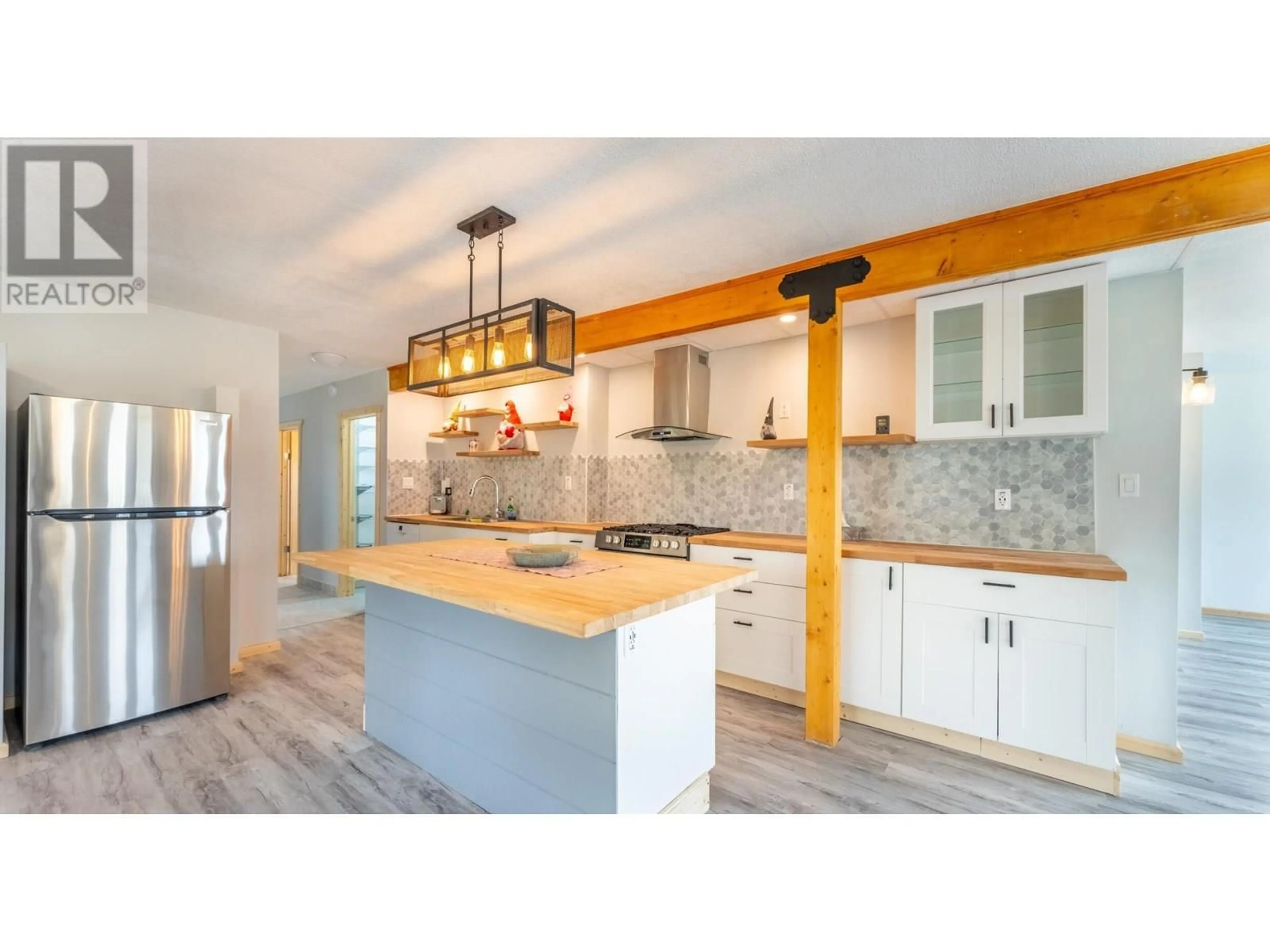 Open concept kitchen, unknown for 919 REGINA STREET, Creston British Columbia V0B1G4