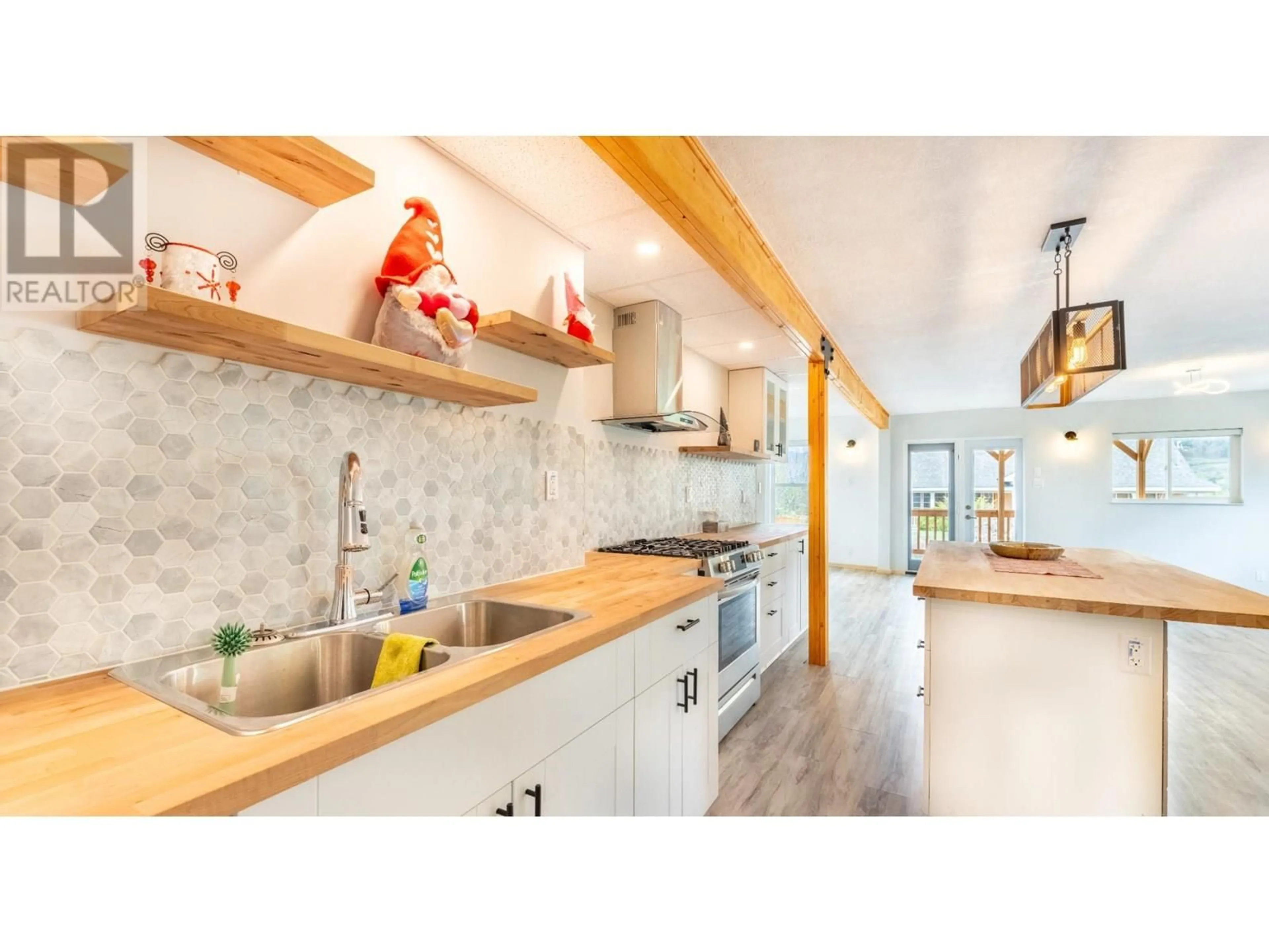 Open concept kitchen, unknown for 919 REGINA STREET, Creston British Columbia V0B1G4