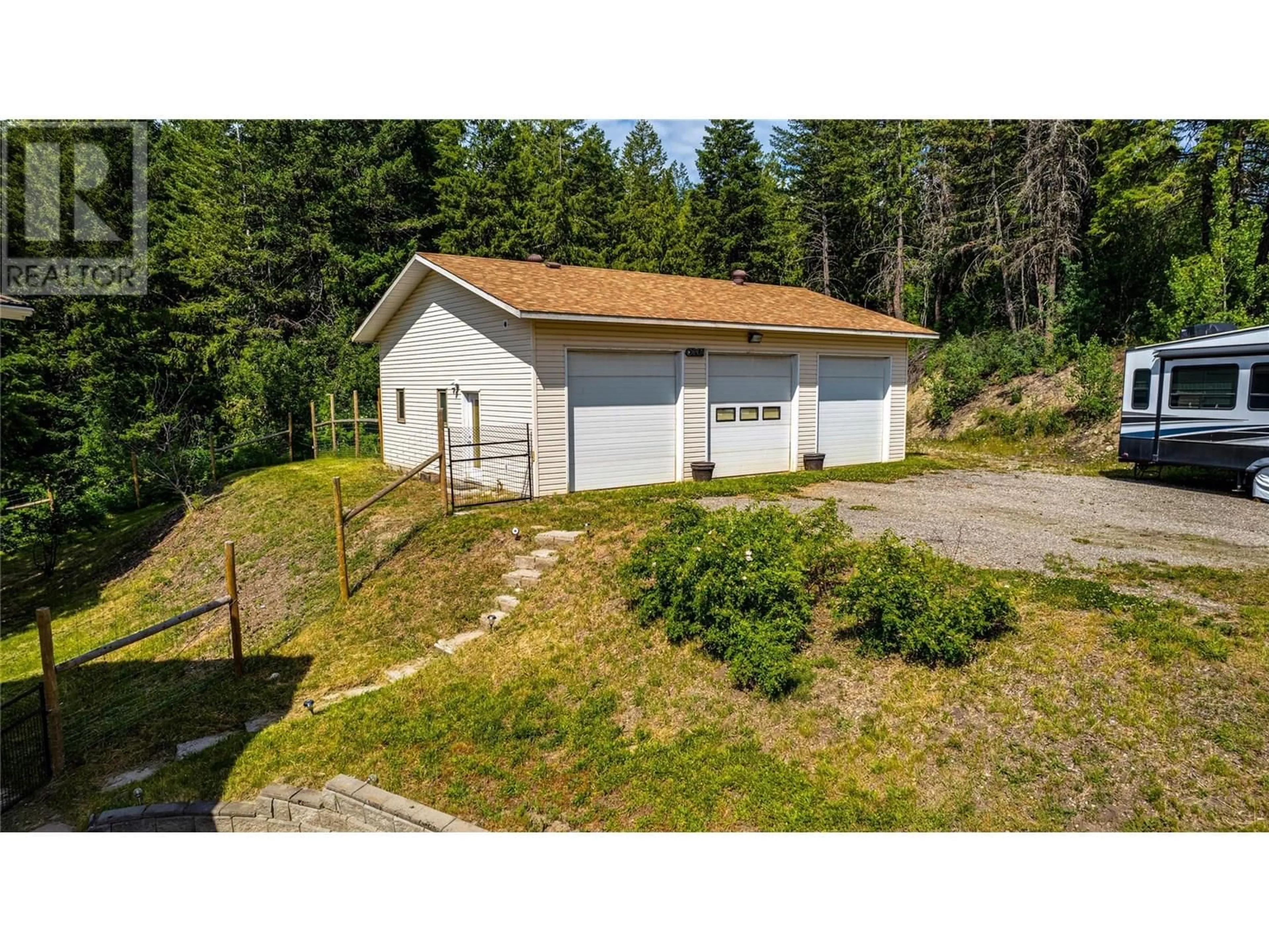 A pic from outside/outdoor area/front of a property/back of a property/a pic from drone, unknown for 8022 ASPEN ROAD, Vernon British Columbia V1B3M9