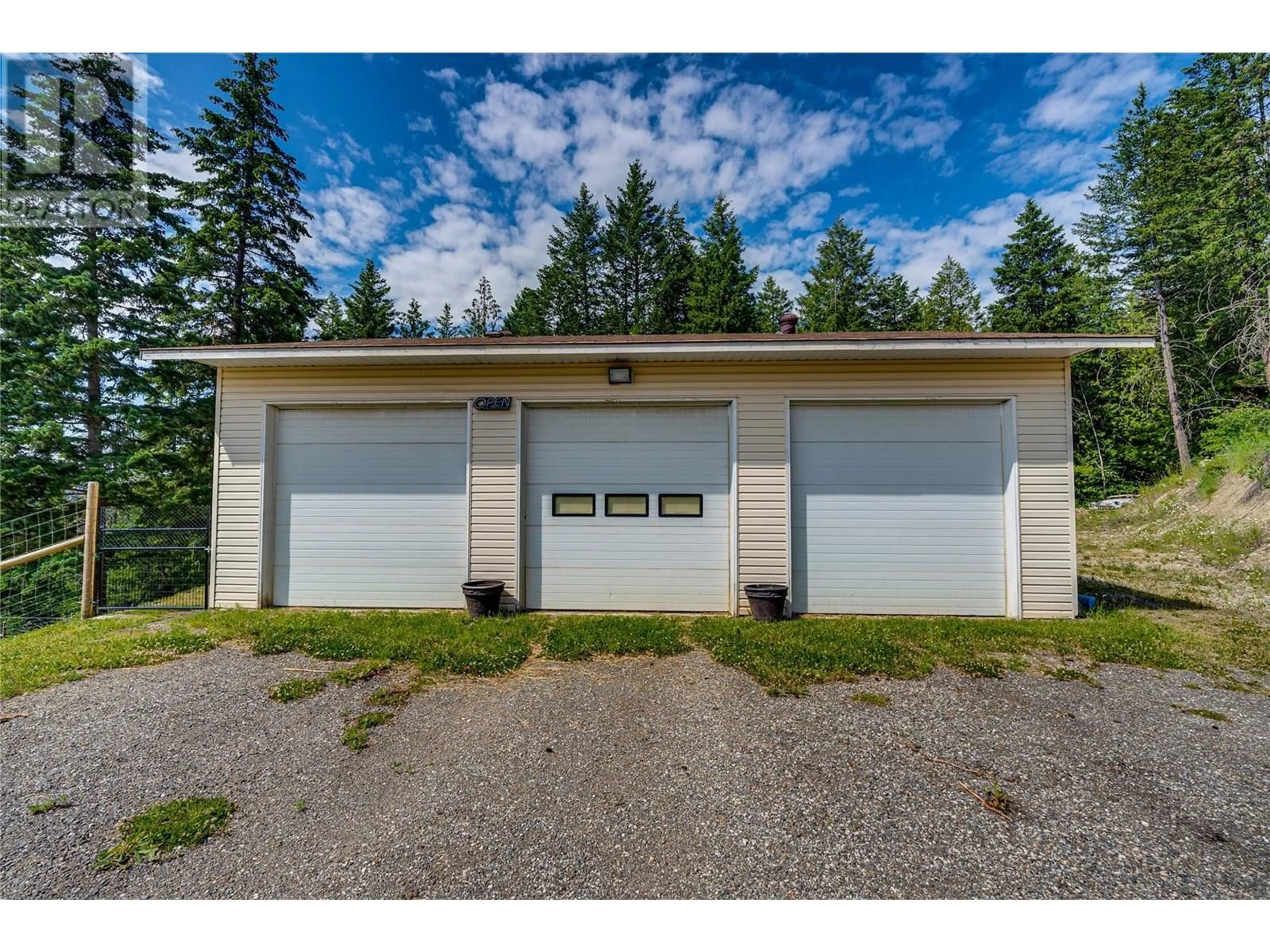Indoor garage for 8022 ASPEN ROAD, Vernon British Columbia V1B3M9
