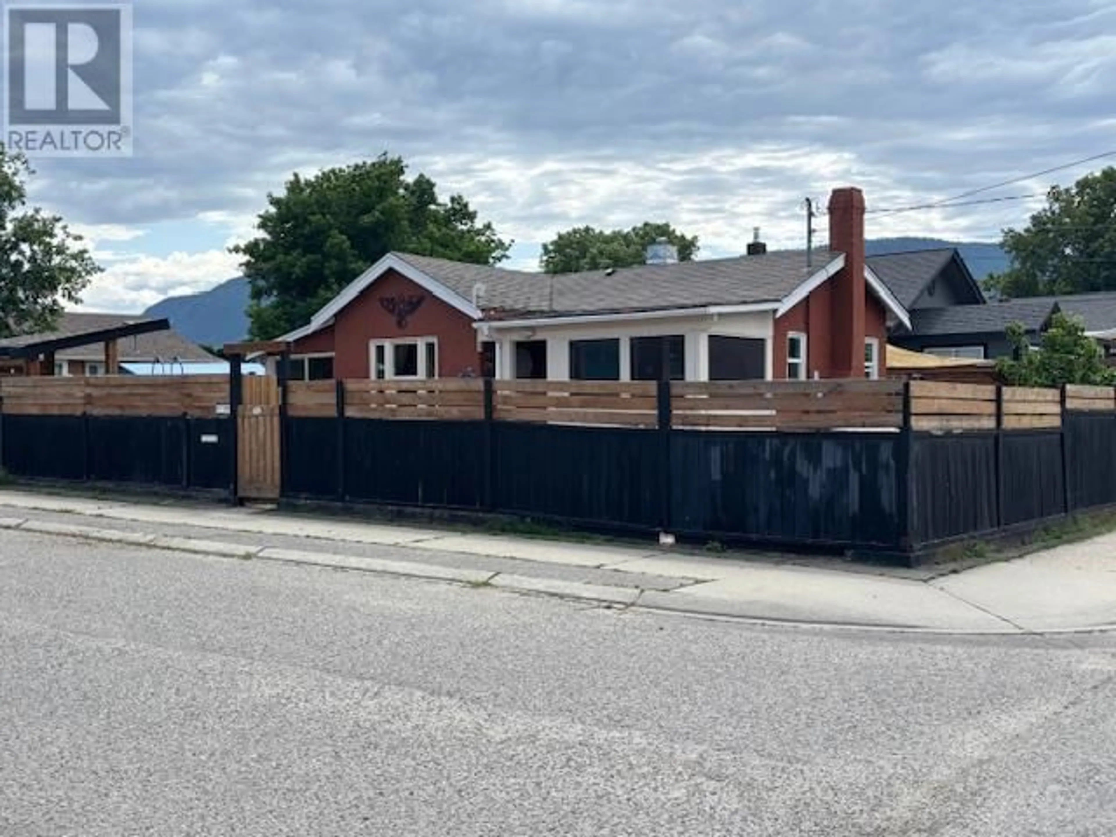 A pic from outside/outdoor area/front of a property/back of a property/a pic from drone, street for 402 ORCHARD AVENUE, Penticton British Columbia V2A1Y2