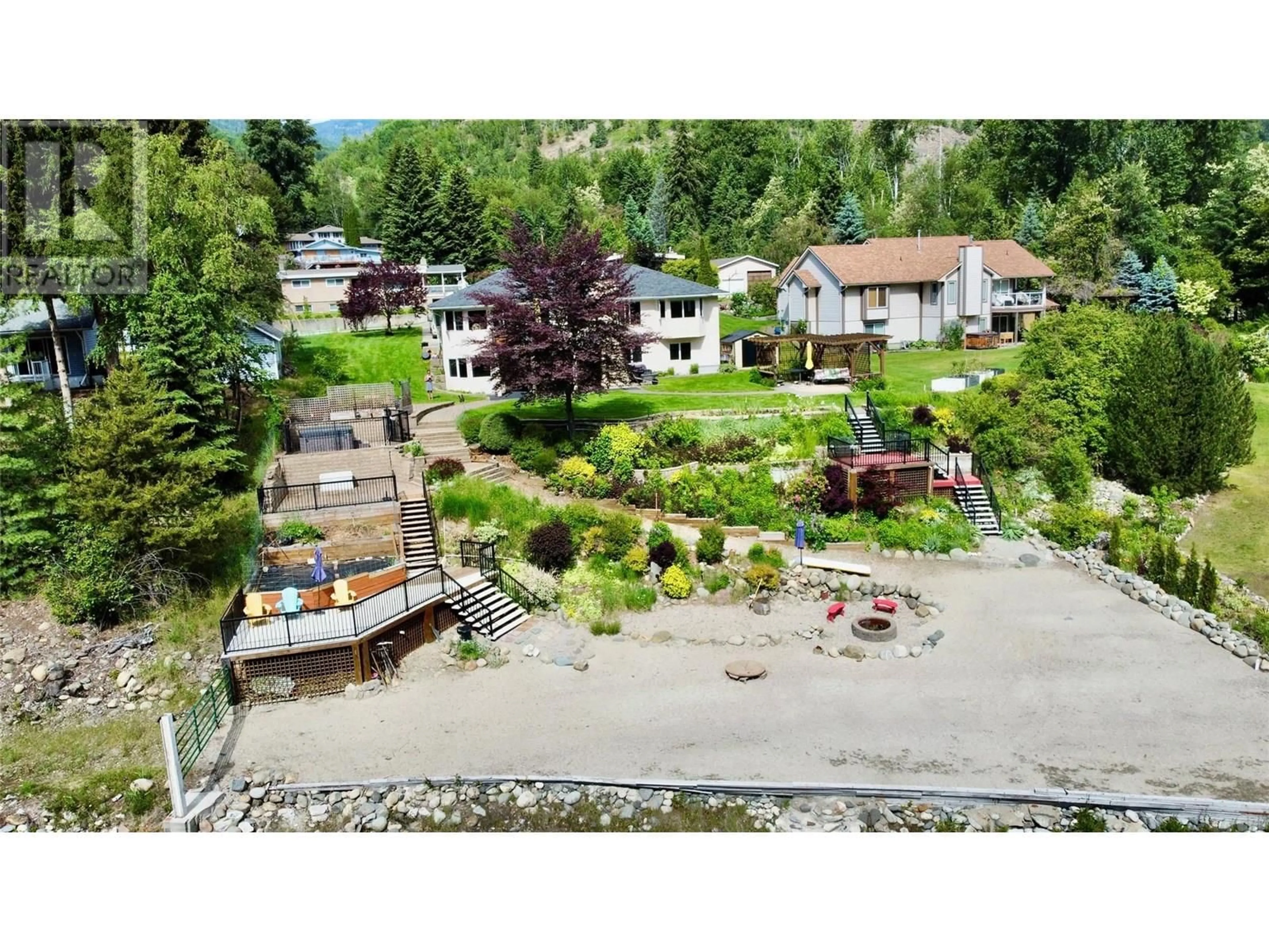 A pic from outside/outdoor area/front of a property/back of a property/a pic from drone, unknown for 525 3RD AVENUE, Trail British Columbia V1R4V4