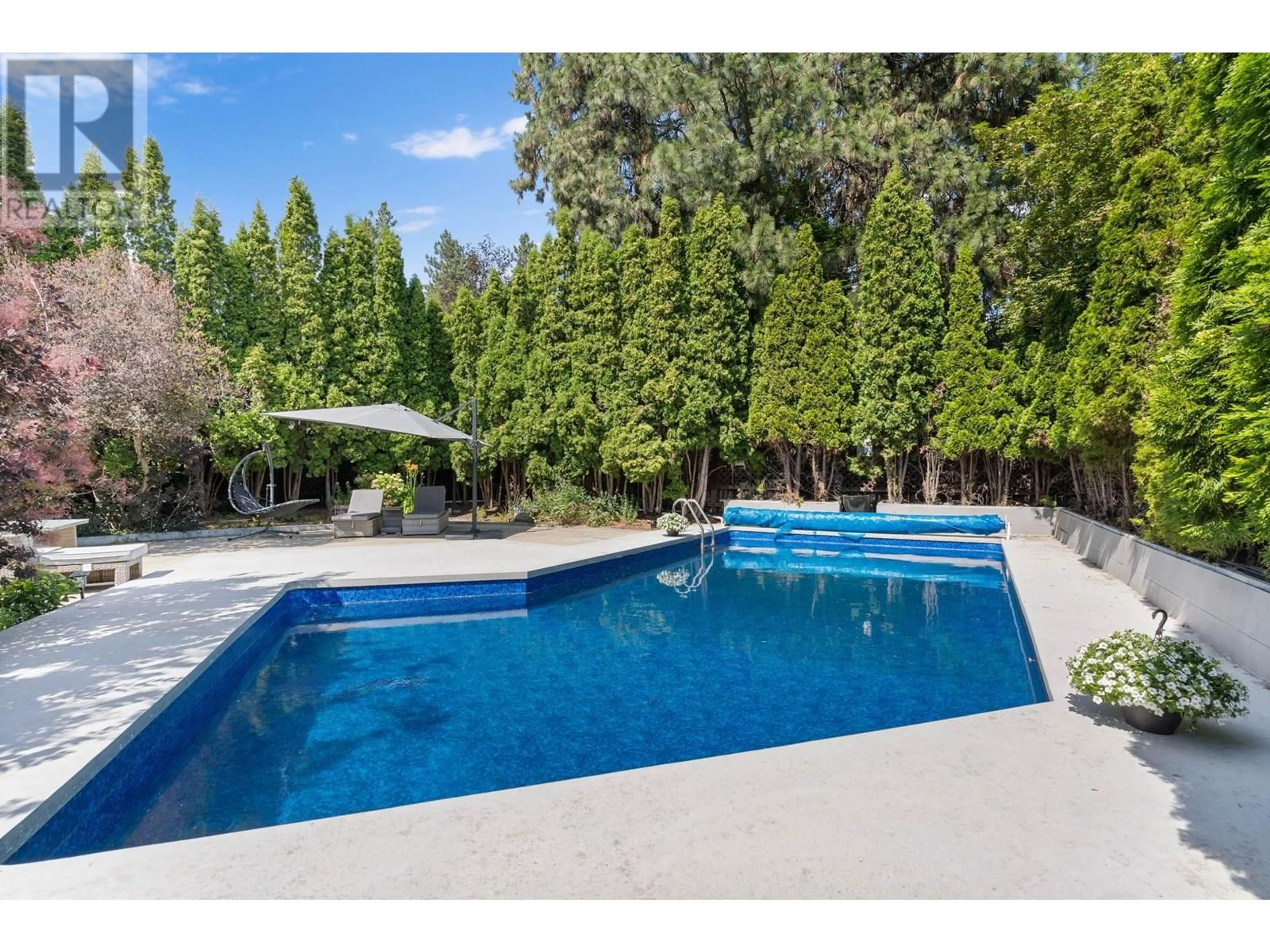 Pool for 607 CLIFTON ROAD SOUTH, Kelowna British Columbia V1V1A7