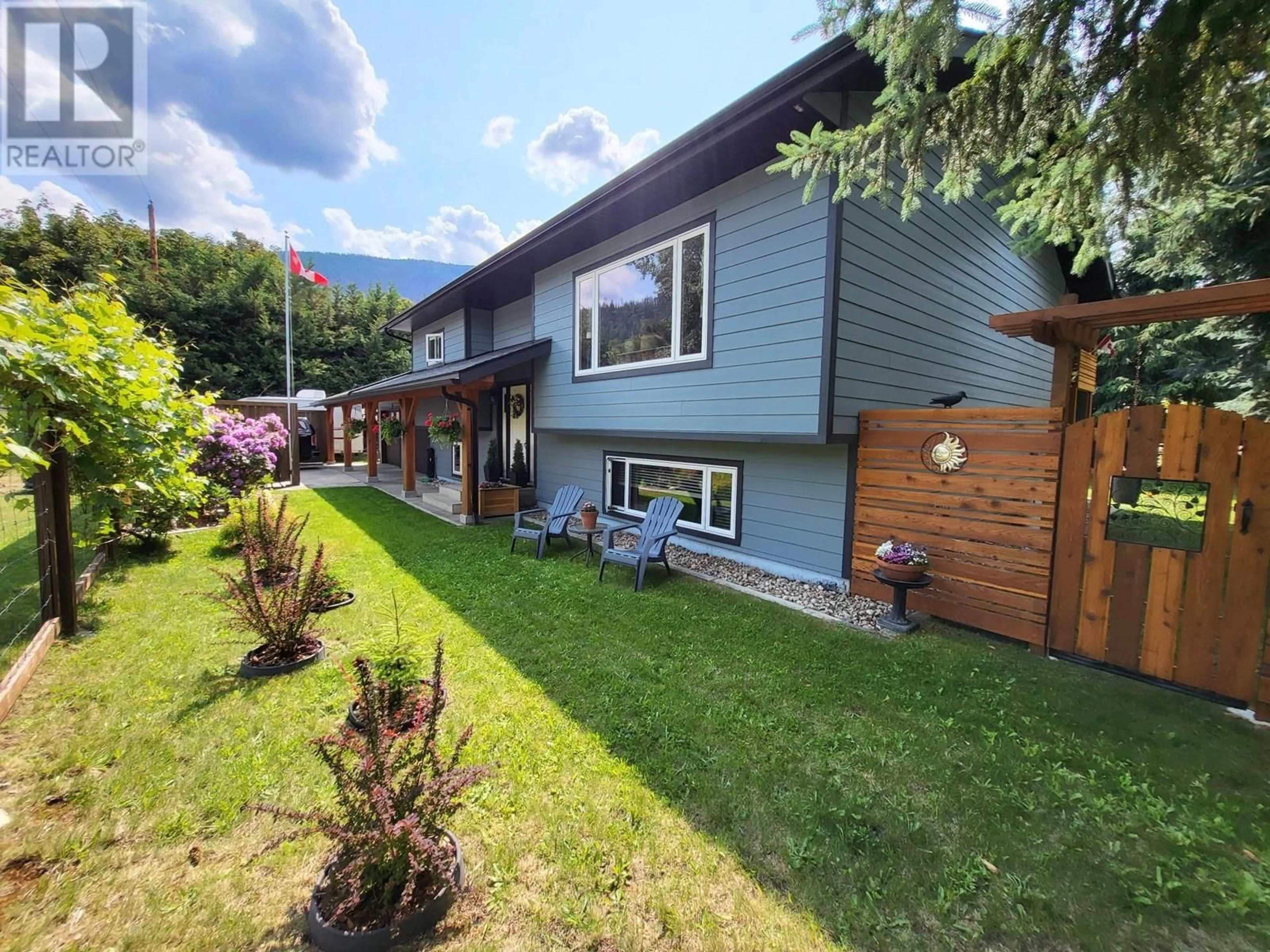 A pic from outside/outdoor area/front of a property/back of a property/a pic from drone, street for 303 DELANY AVENUE, Slocan British Columbia V0G2C0
