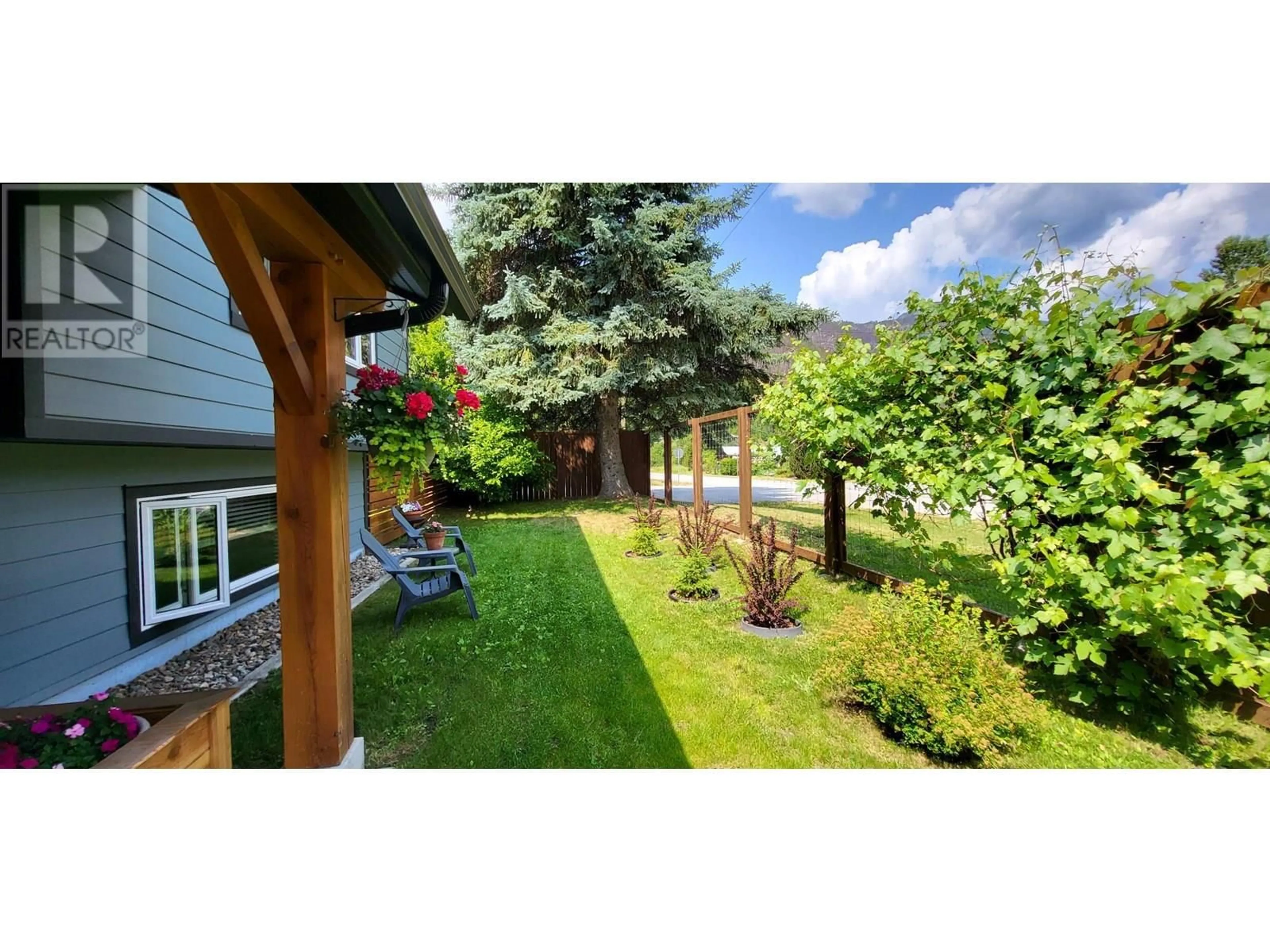 Patio, unknown for 303 DELANY AVENUE, Slocan British Columbia V0G2C0