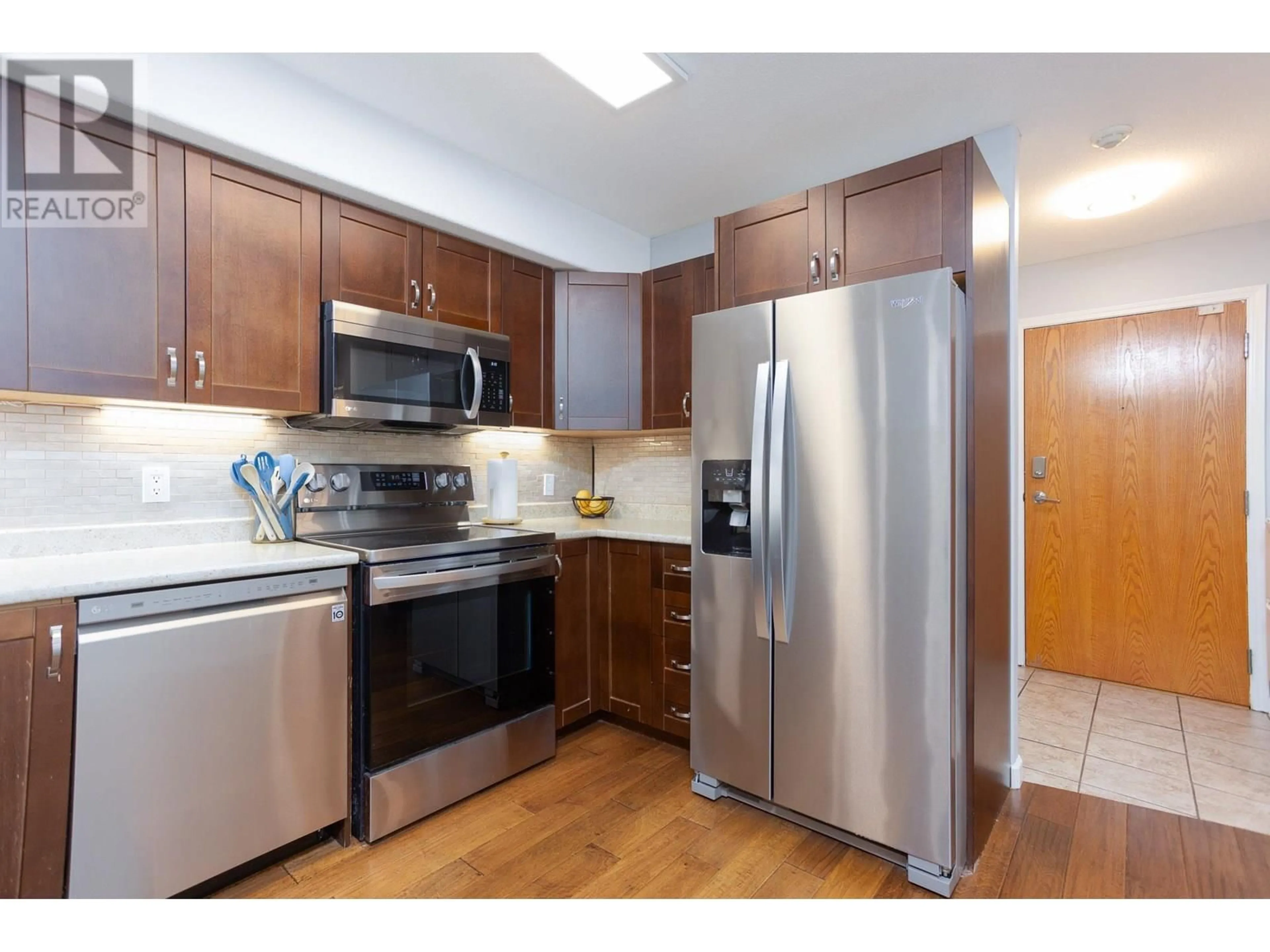 Standard kitchen, unknown for 208 - 980 DILWORTH DRIVE, Kelowna British Columbia V1V1S6