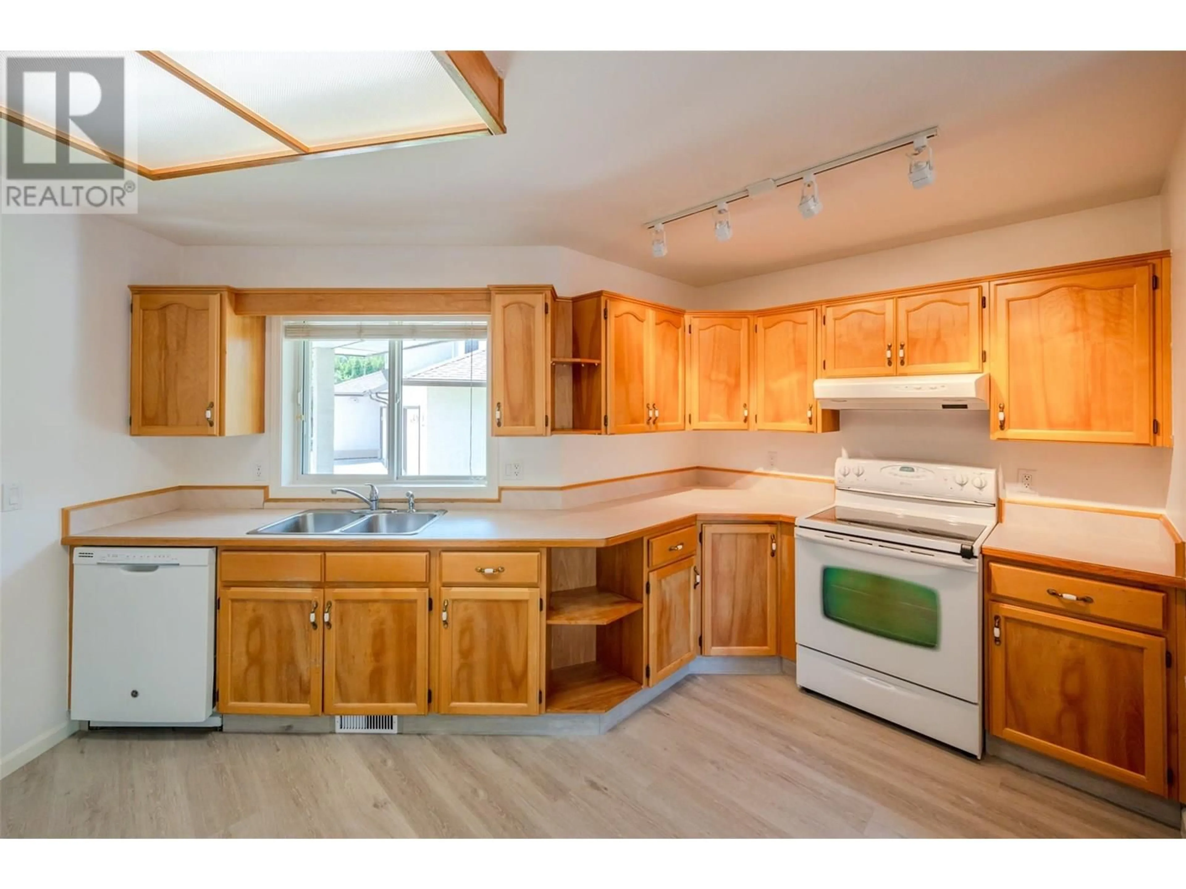 Standard kitchen, wood/laminate floor for 4 - 5050 13TH AVENUE, Okanagan Falls British Columbia V0H1R4