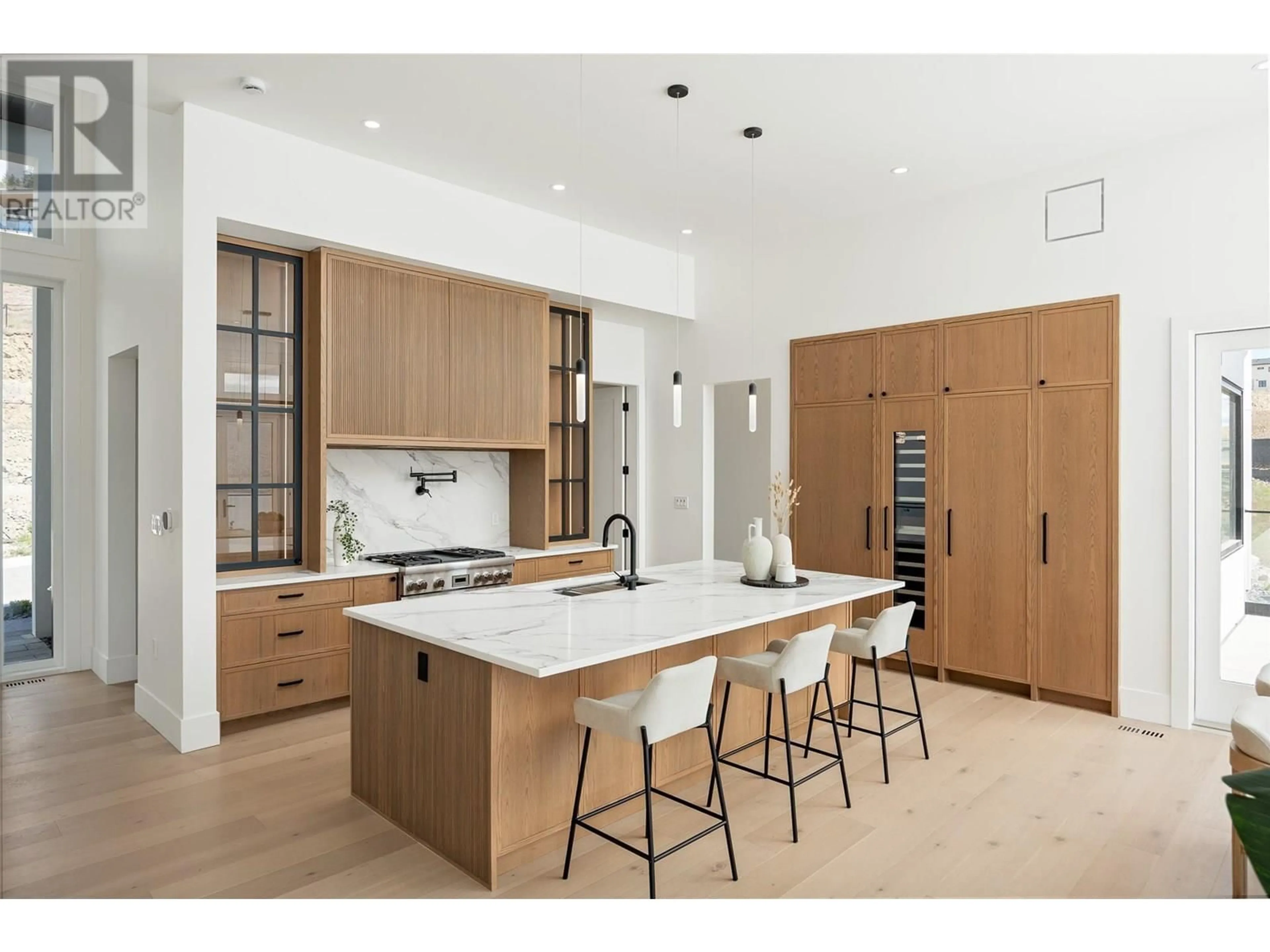 Contemporary kitchen, unknown for 1435 VINEYARD DRIVE, West Kelowna British Columbia V4T0E9
