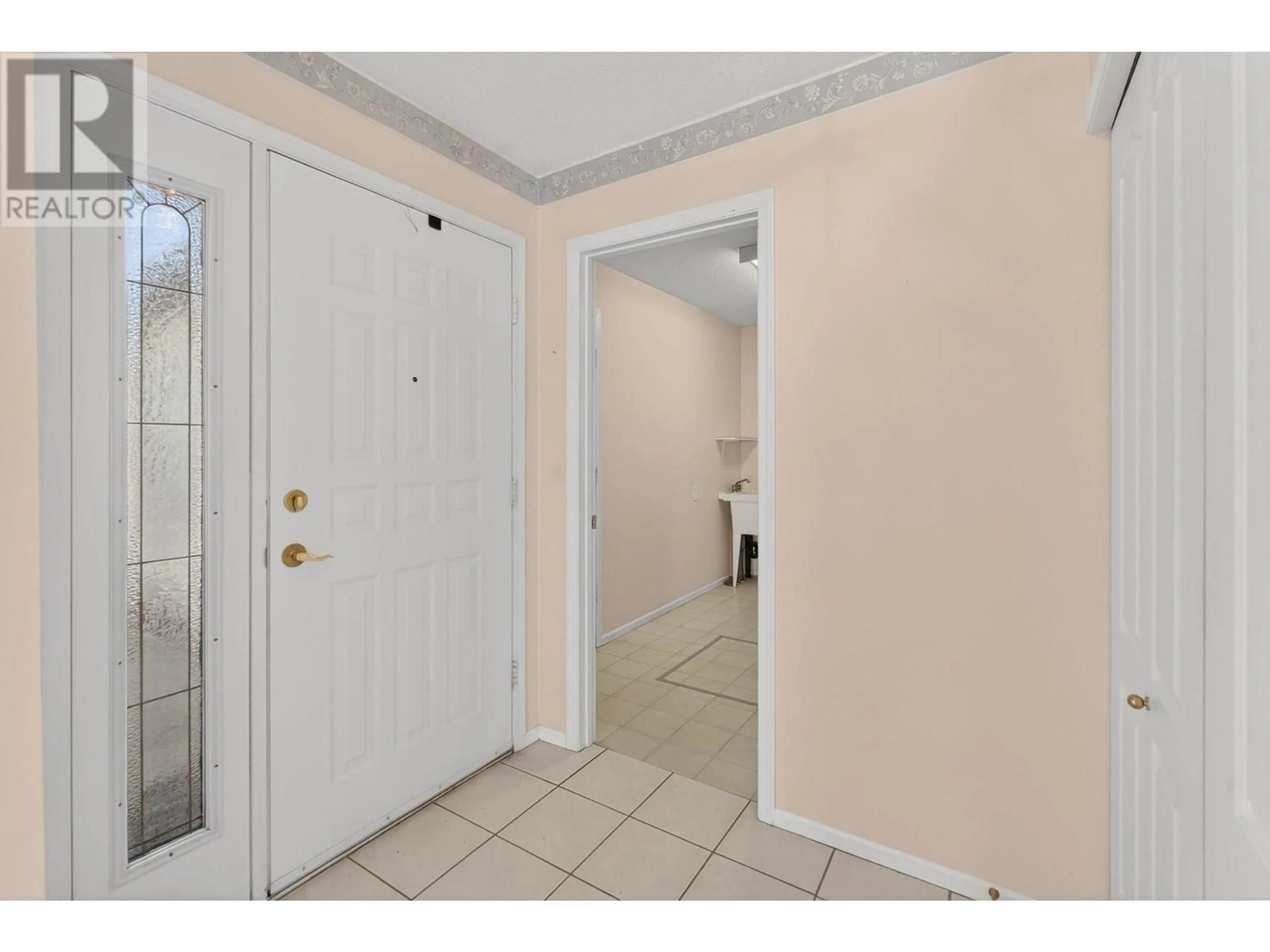 Indoor entryway for 189 - 1201 CAMERON AVENUE, Kelowna British Columbia V1W3S2