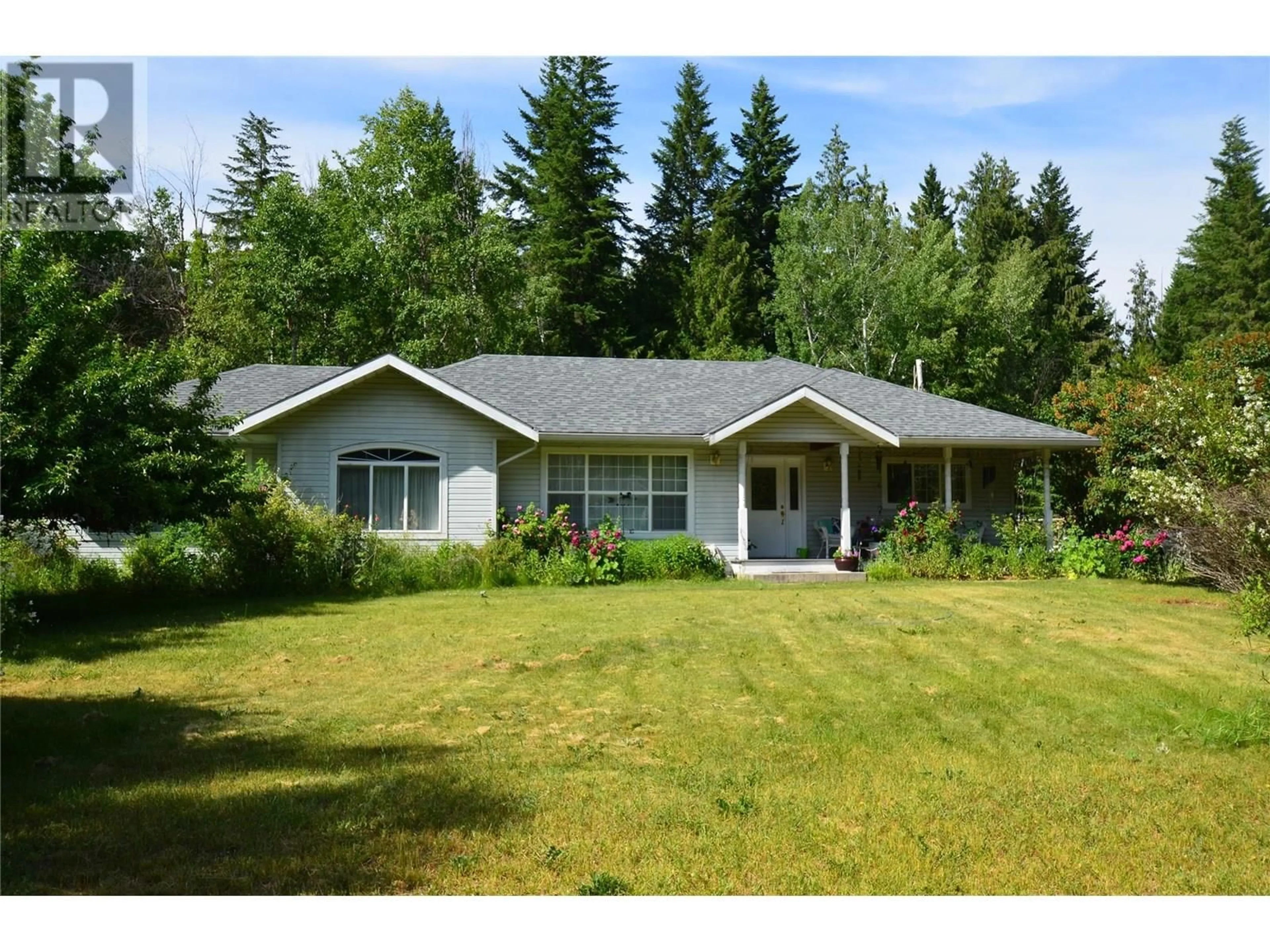 Home with vinyl exterior material, unknown for 3915 EXPRESS POINT ROAD, Scotch Creek British Columbia V0E1M5
