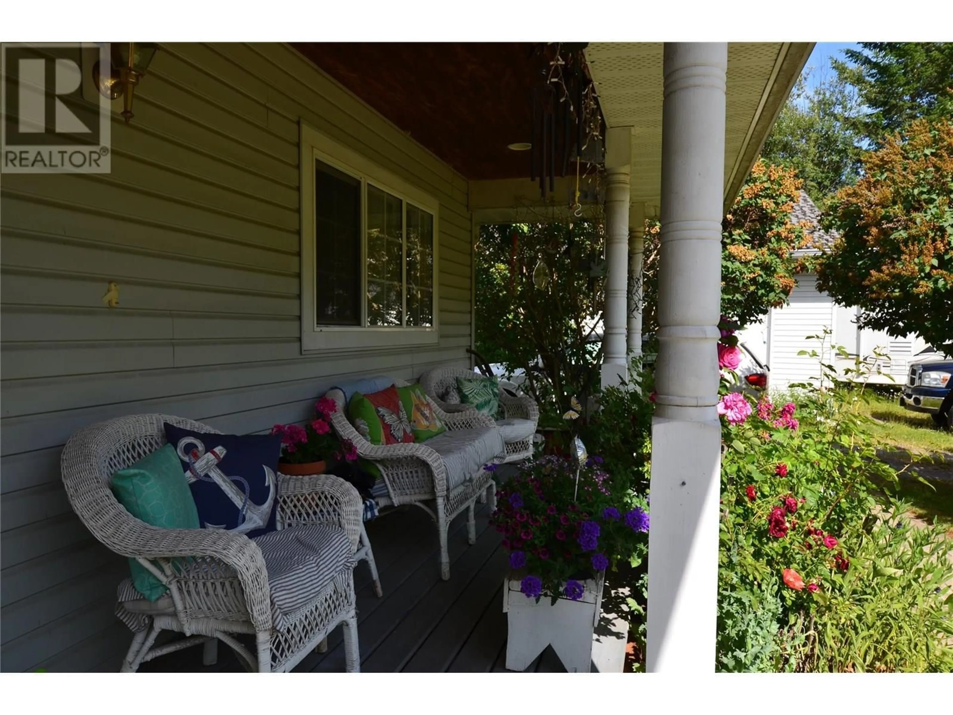 Patio, street for 3915 EXPRESS POINT ROAD, Scotch Creek British Columbia V0E1M5