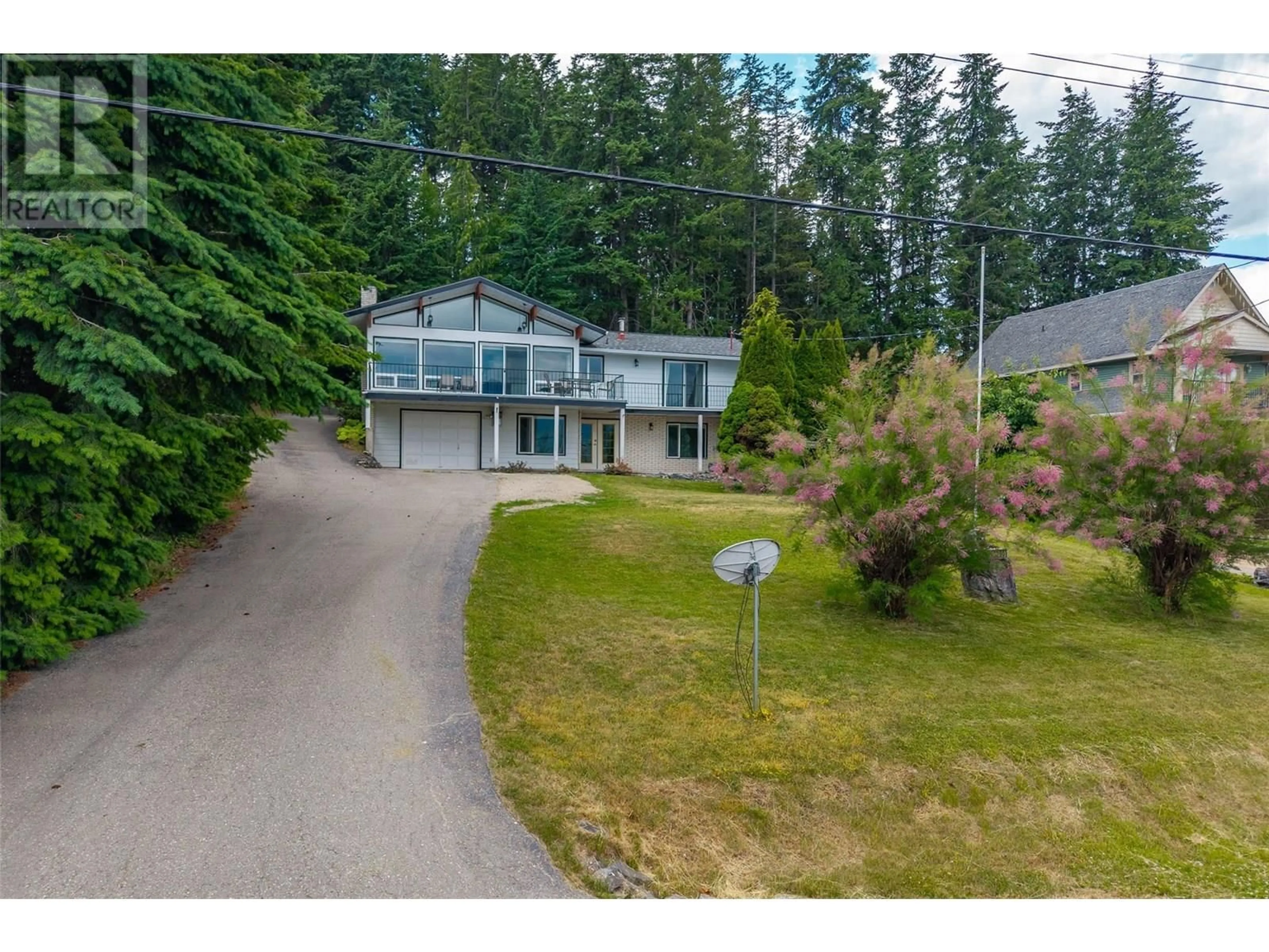 A pic from outside/outdoor area/front of a property/back of a property/a pic from drone, street for 2250 LAKEVIEW DRIVE, Blind Bay British Columbia V0E2W2