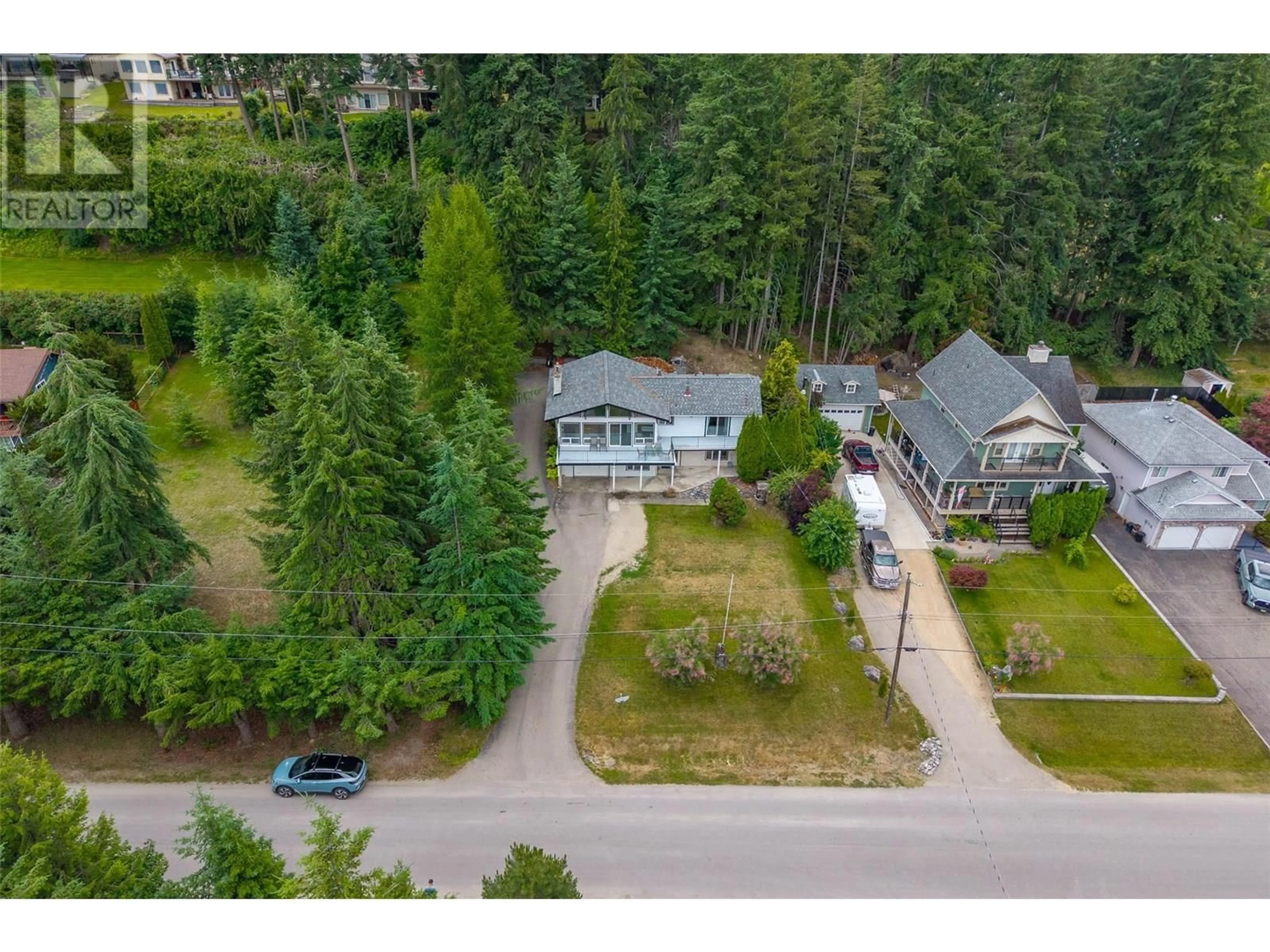 A pic from outside/outdoor area/front of a property/back of a property/a pic from drone, unknown for 2250 LAKEVIEW DRIVE, Blind Bay British Columbia V0E2W2