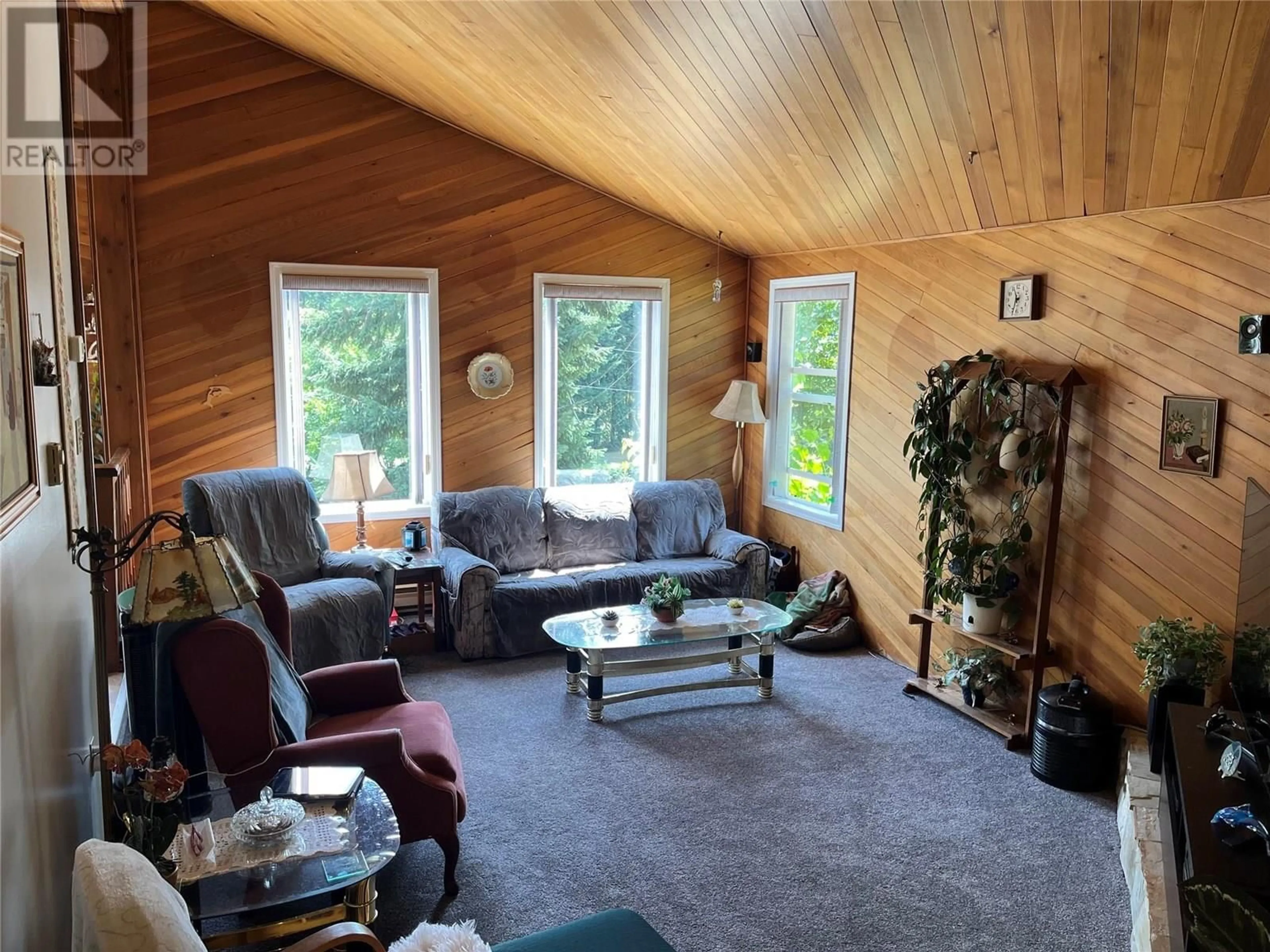 Living room with furniture, wood/laminate floor for 1176 MARSHALL ROAD, Castlegar British Columbia V1N4V2