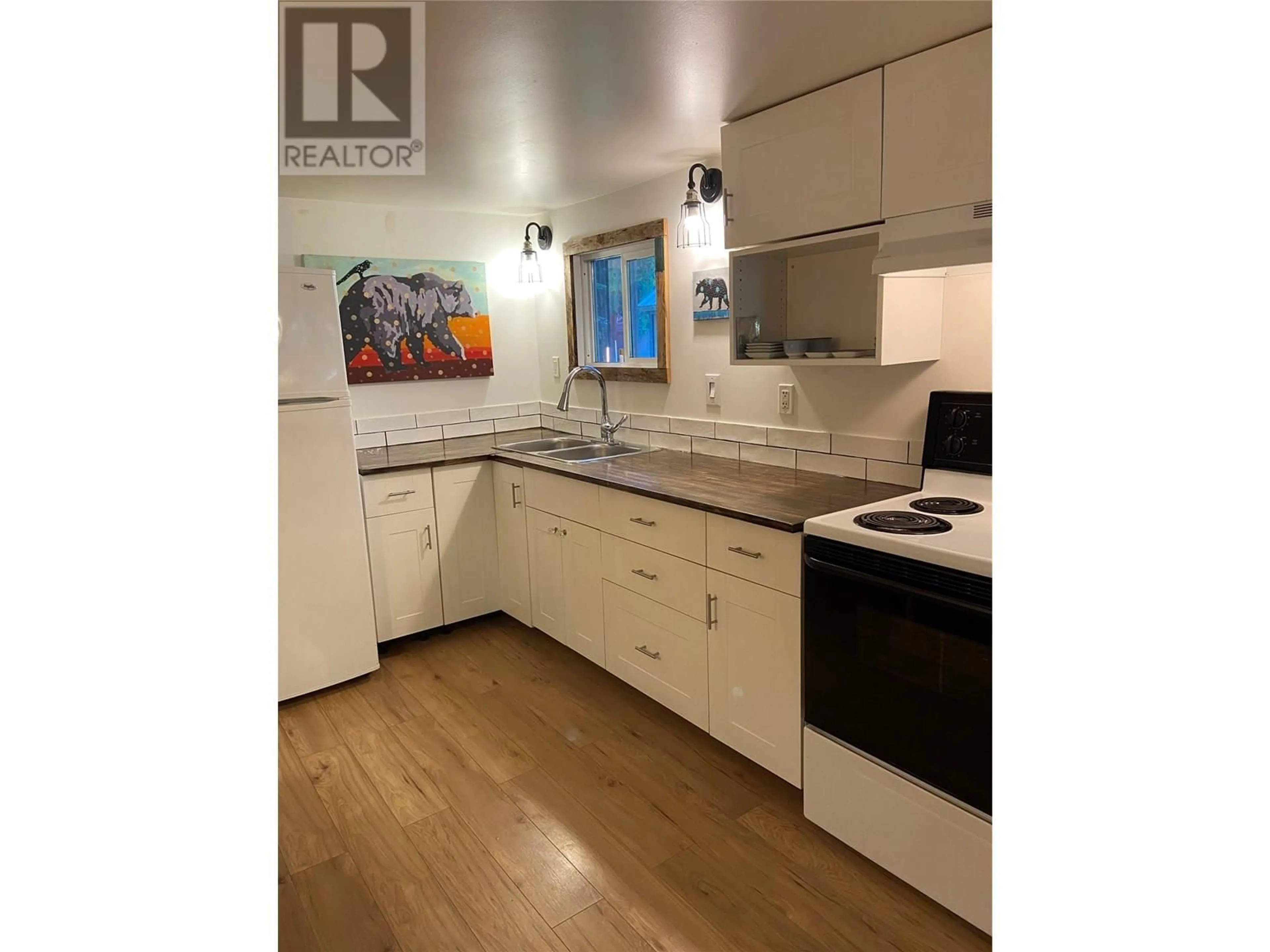 Standard kitchen, unknown for 5 - 1079 LUNDELL ROAD, Revelstoke British Columbia V0E2S0