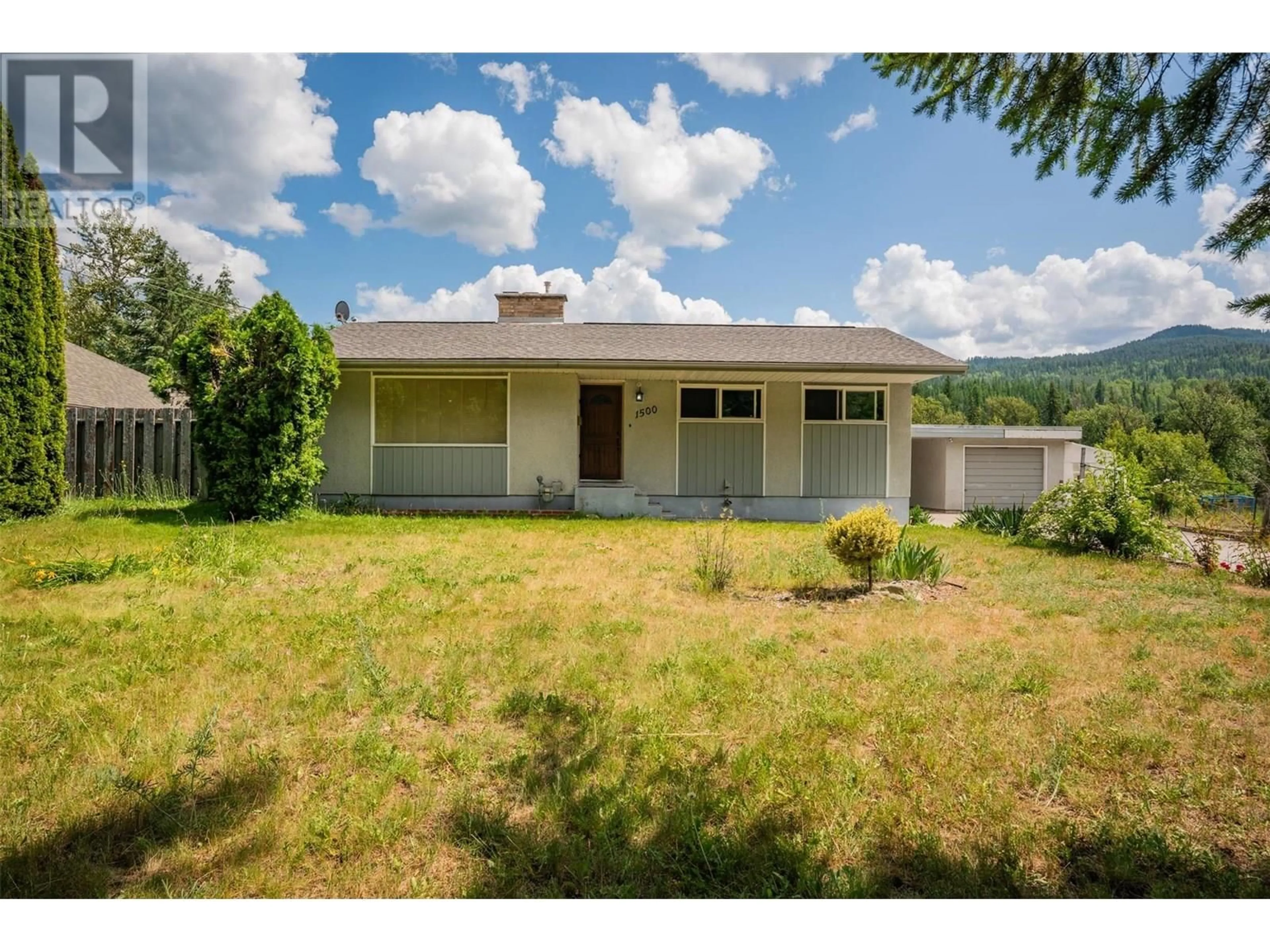 Home with vinyl exterior material, unknown for 1500 3B HWY OTHER, Fruitvale British Columbia V0G1L1