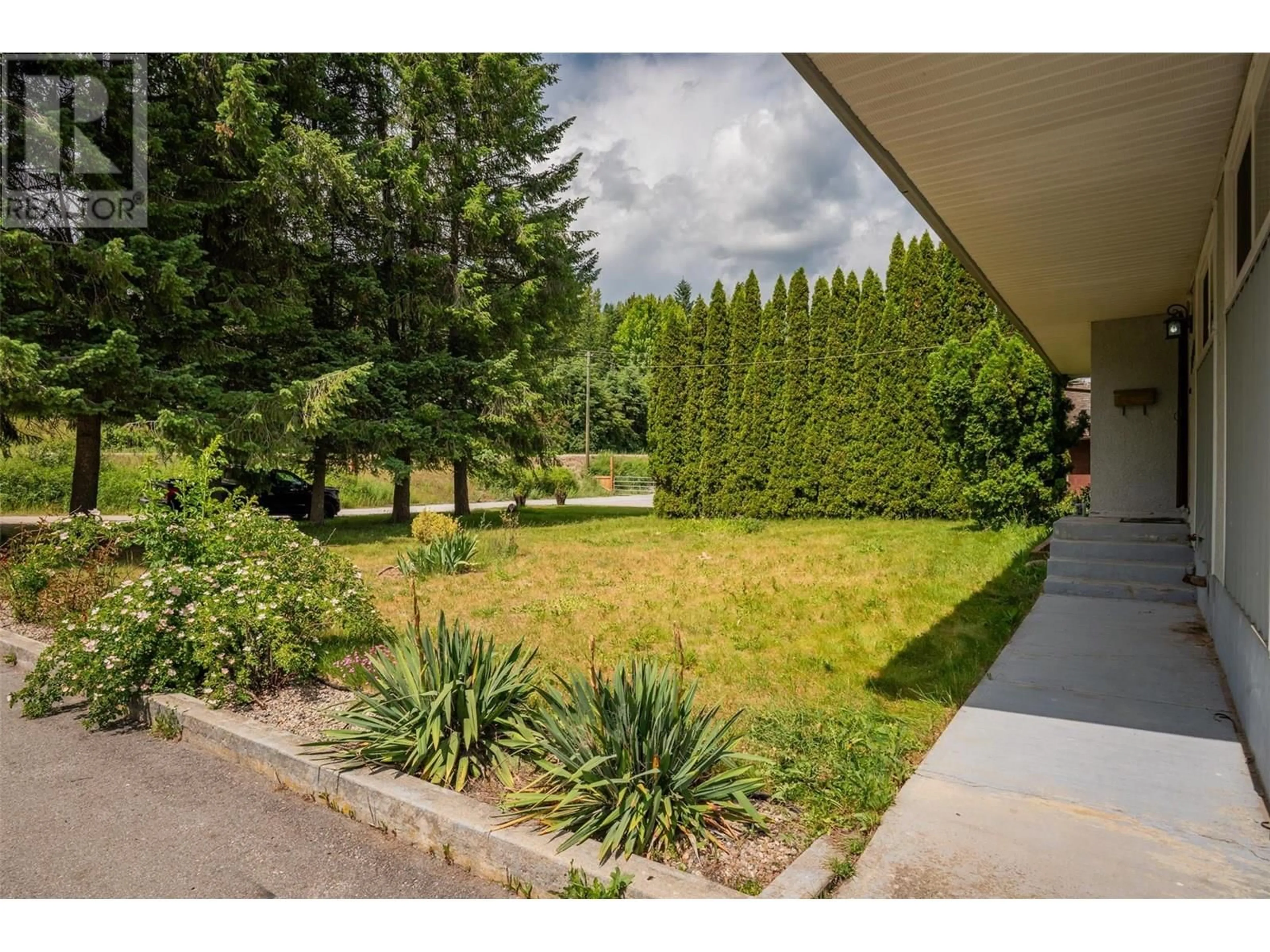 Patio, forest/trees view for 1500 3B HWY OTHER, Fruitvale British Columbia V0G1L1
