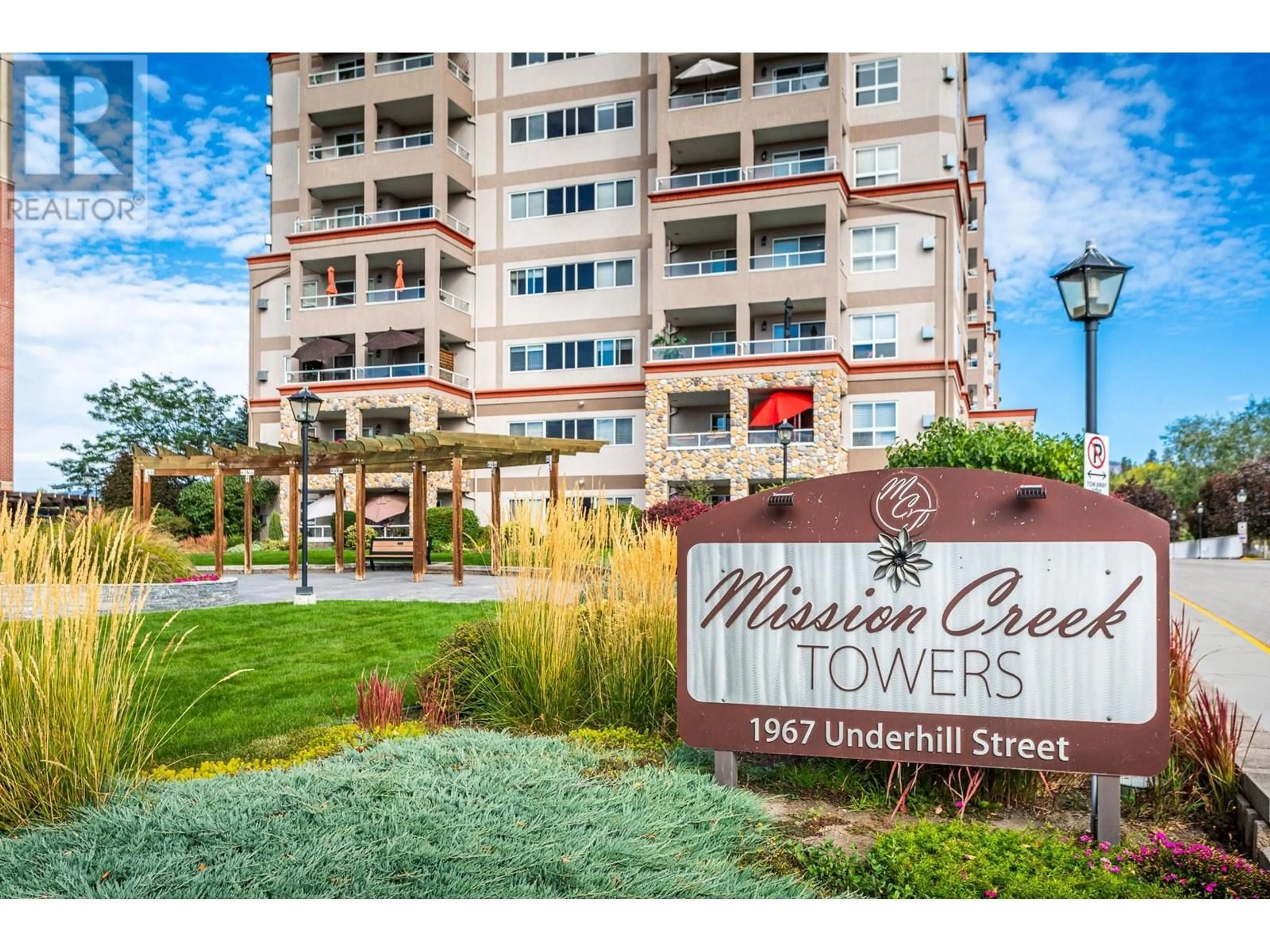 Indoor foyer for 103 - 1966 DURNIN ROAD, Kelowna British Columbia V1X7Z2