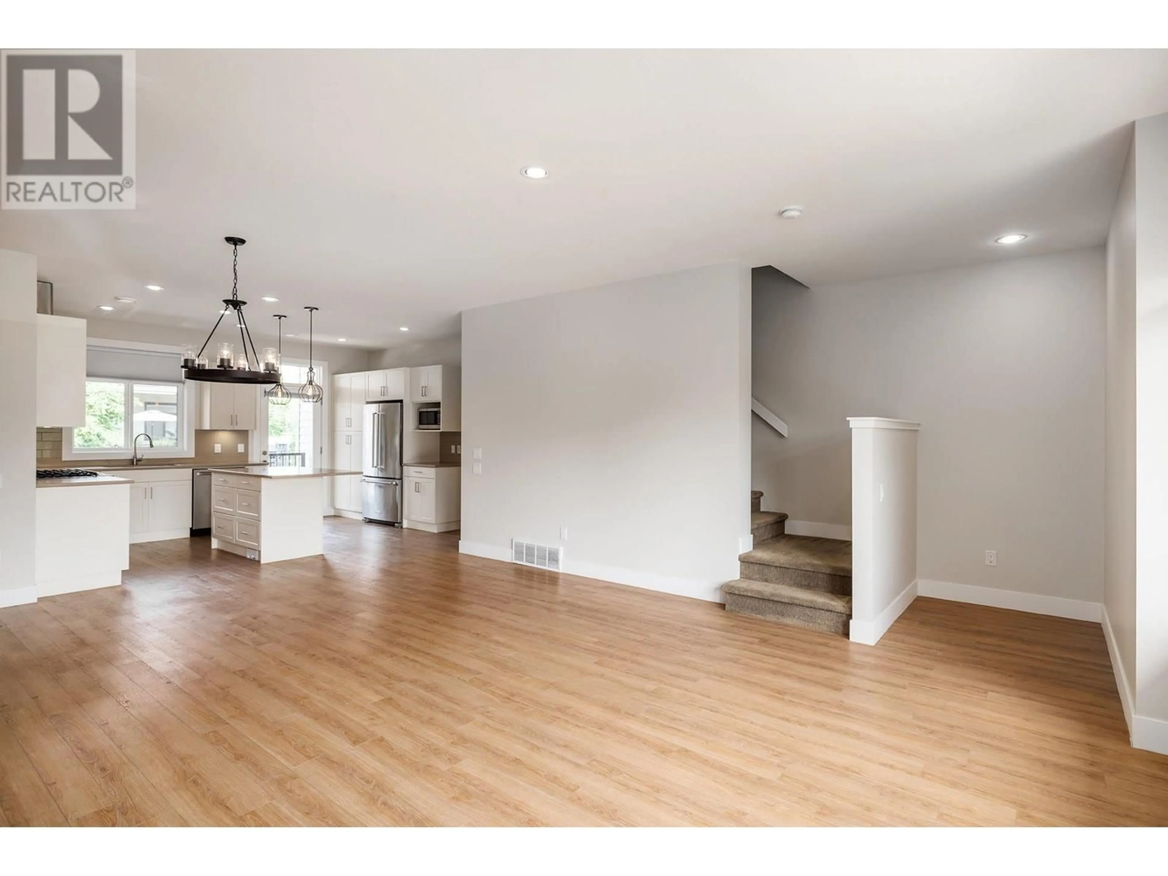 Open concept kitchen, wood/laminate floor for 3 - 1102 CAMERON AVENUE, Kelowna British Columbia V1Y0B2