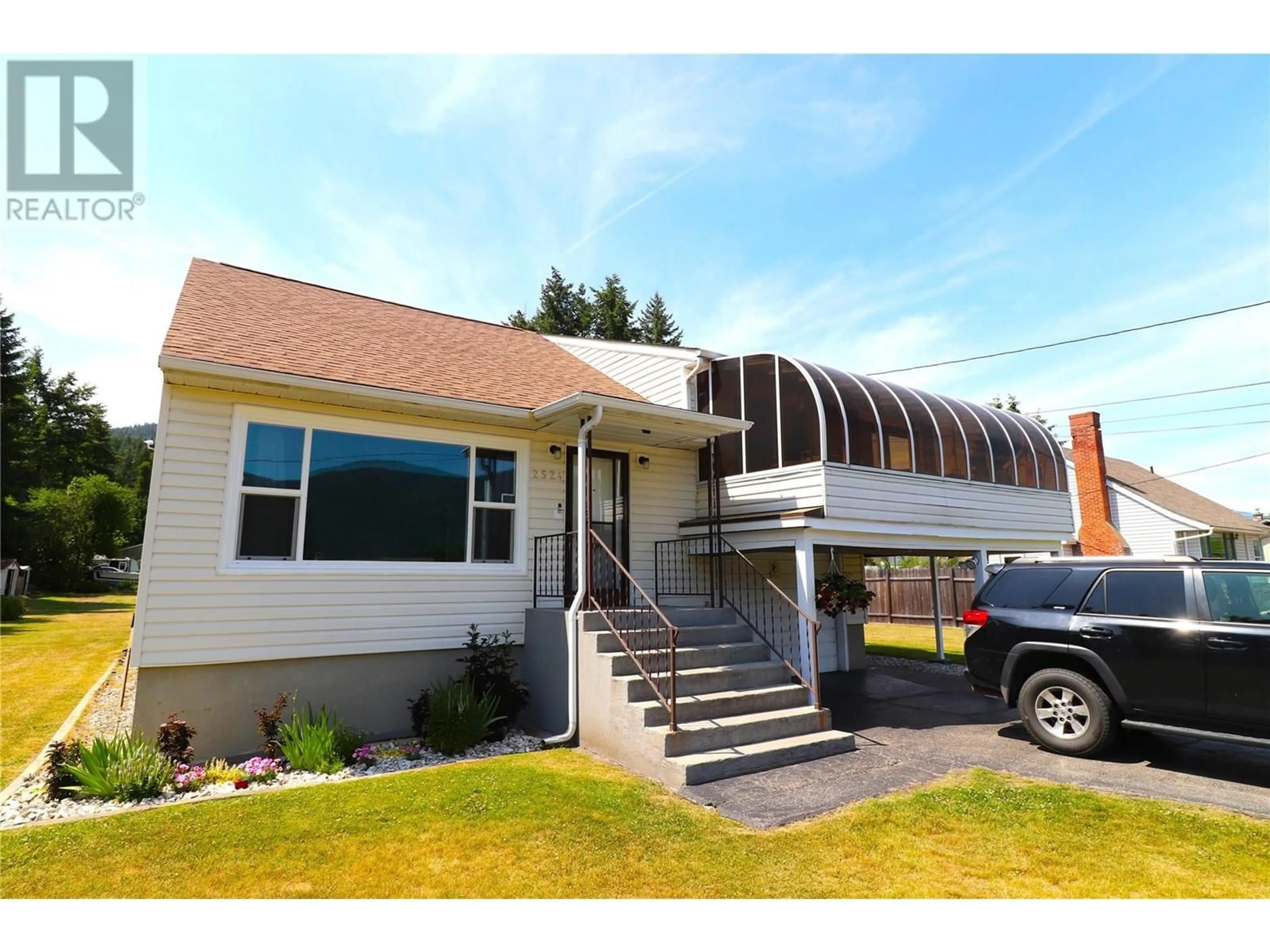 Home with vinyl exterior material, street for 2524 6TH AVENUE, Castlegar British Columbia V1N2W2
