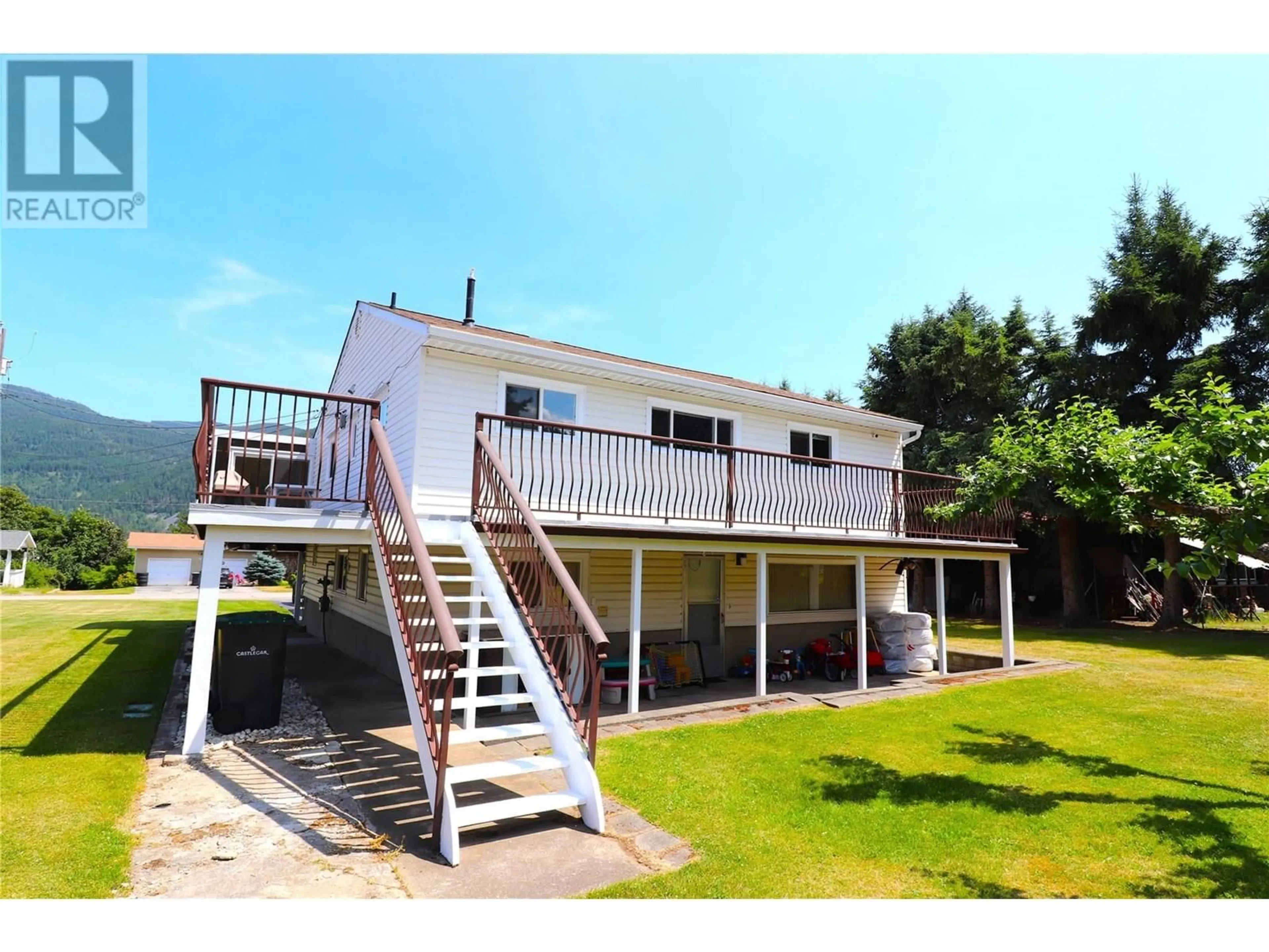 A pic from outside/outdoor area/front of a property/back of a property/a pic from drone, water/lake/river/ocean view for 2524 6TH AVENUE, Castlegar British Columbia V1N2W2