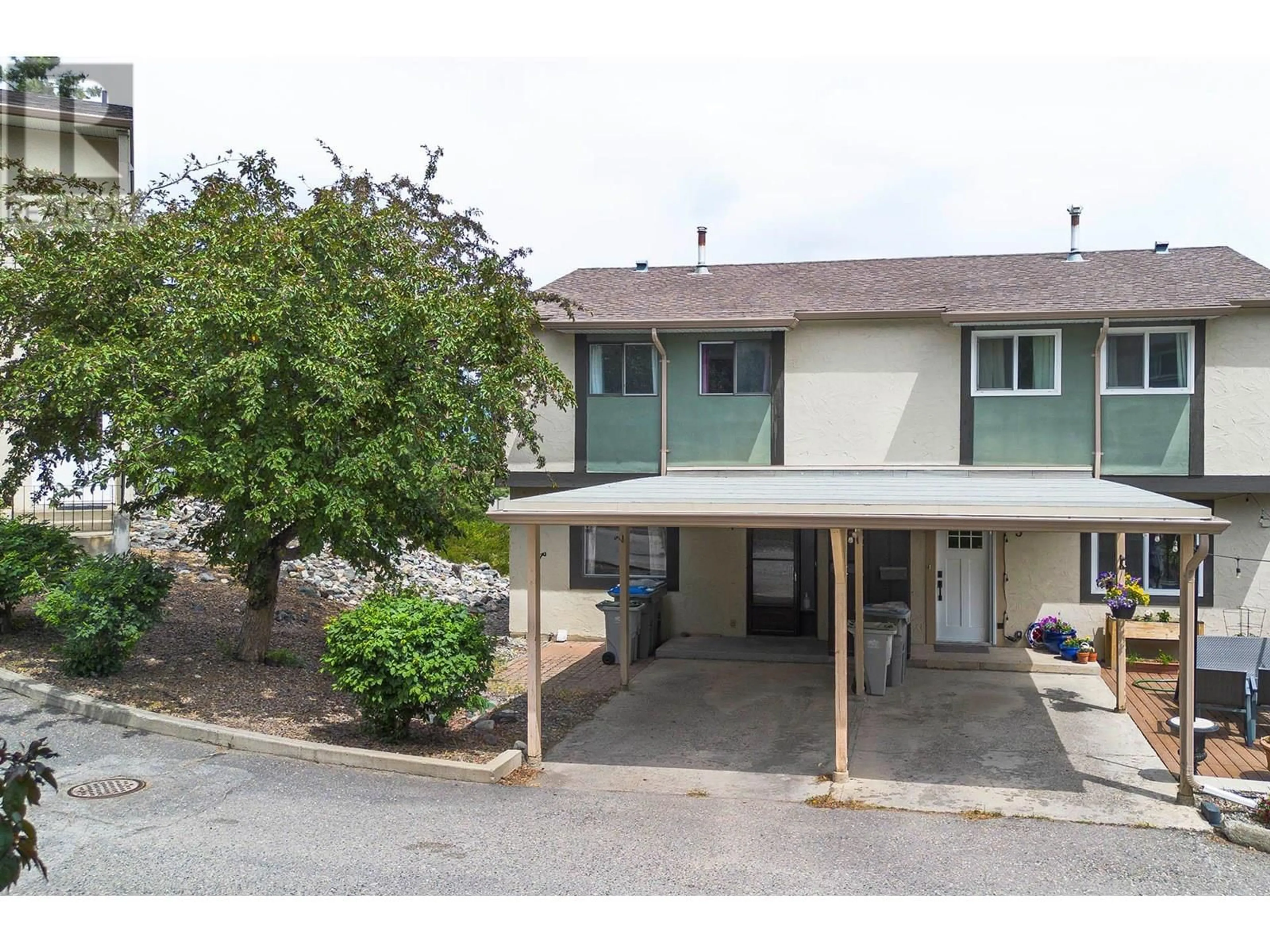 A pic from outside/outdoor area/front of a property/back of a property/a pic from drone, unknown for 4 - 1469 SPRINGHILL DRIVE, Kamloops British Columbia V2E1H5