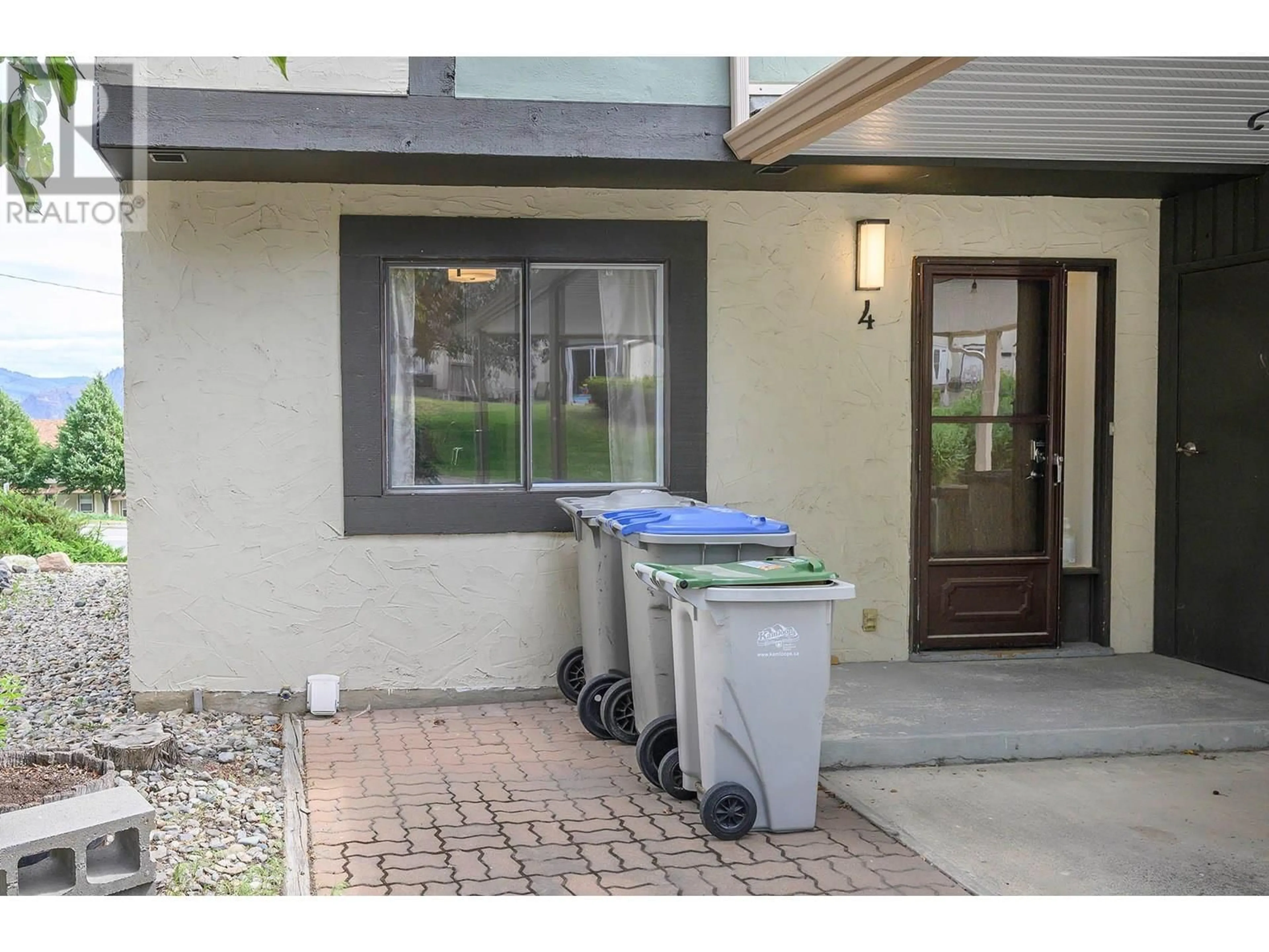 Indoor entryway for 4 - 1469 SPRINGHILL DRIVE, Kamloops British Columbia V2E1H5