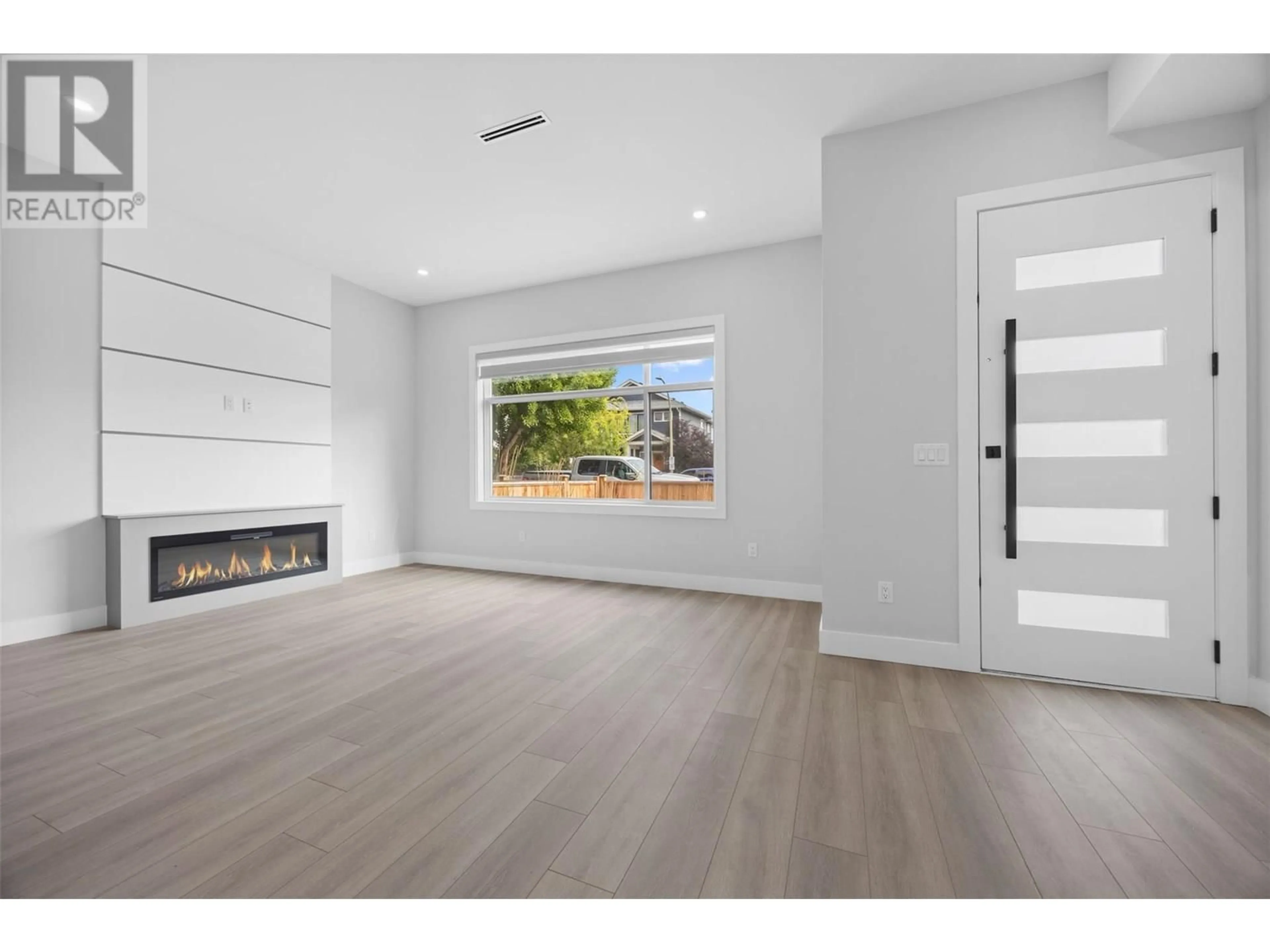 A pic of a room for 1 - 954 STOCKWELL AVENUE, Kelowna British Columbia V1Y6W2