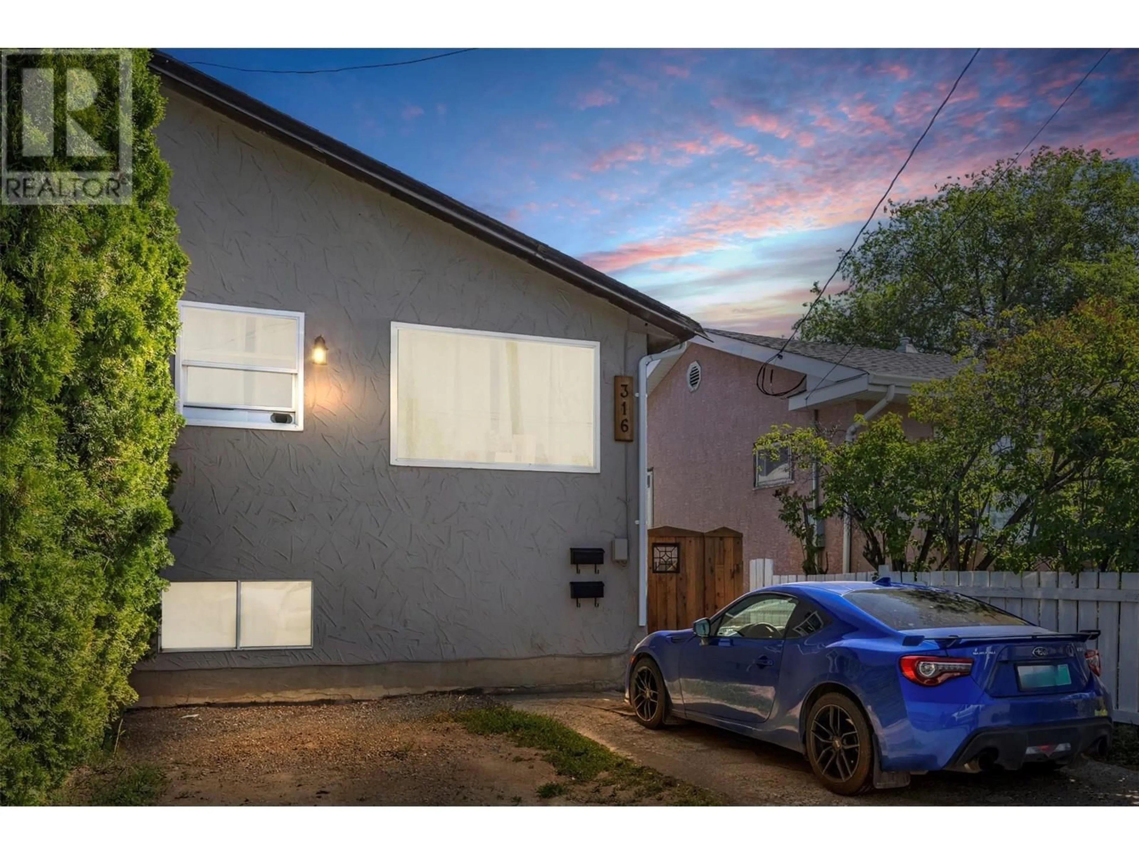 A pic from outside/outdoor area/front of a property/back of a property/a pic from drone, street for 316 LINDEN AVENUE, Kamloops British Columbia V2B2M9