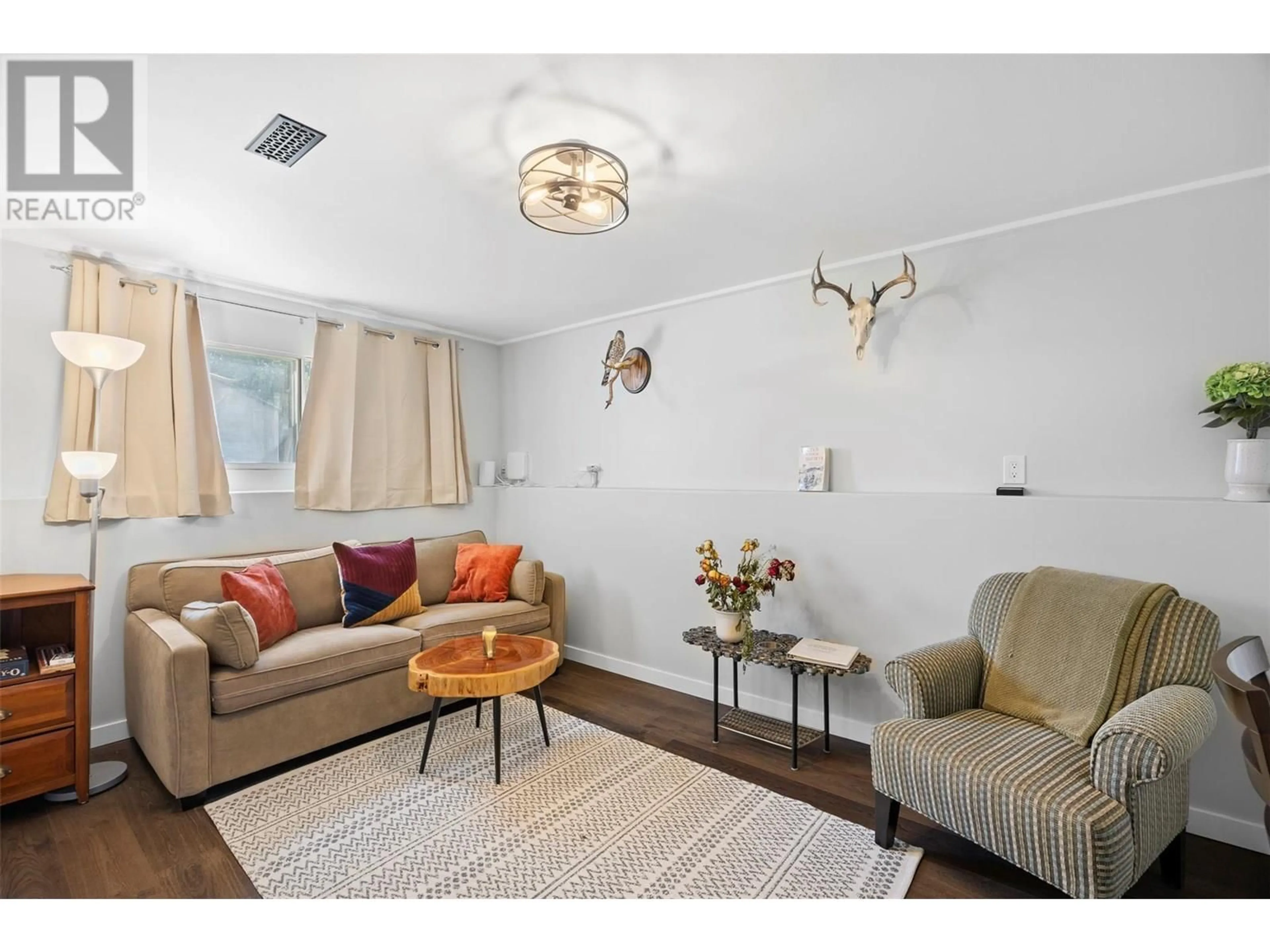 Living room with furniture, unknown for 316 LINDEN AVENUE, Kamloops British Columbia V2B2M9