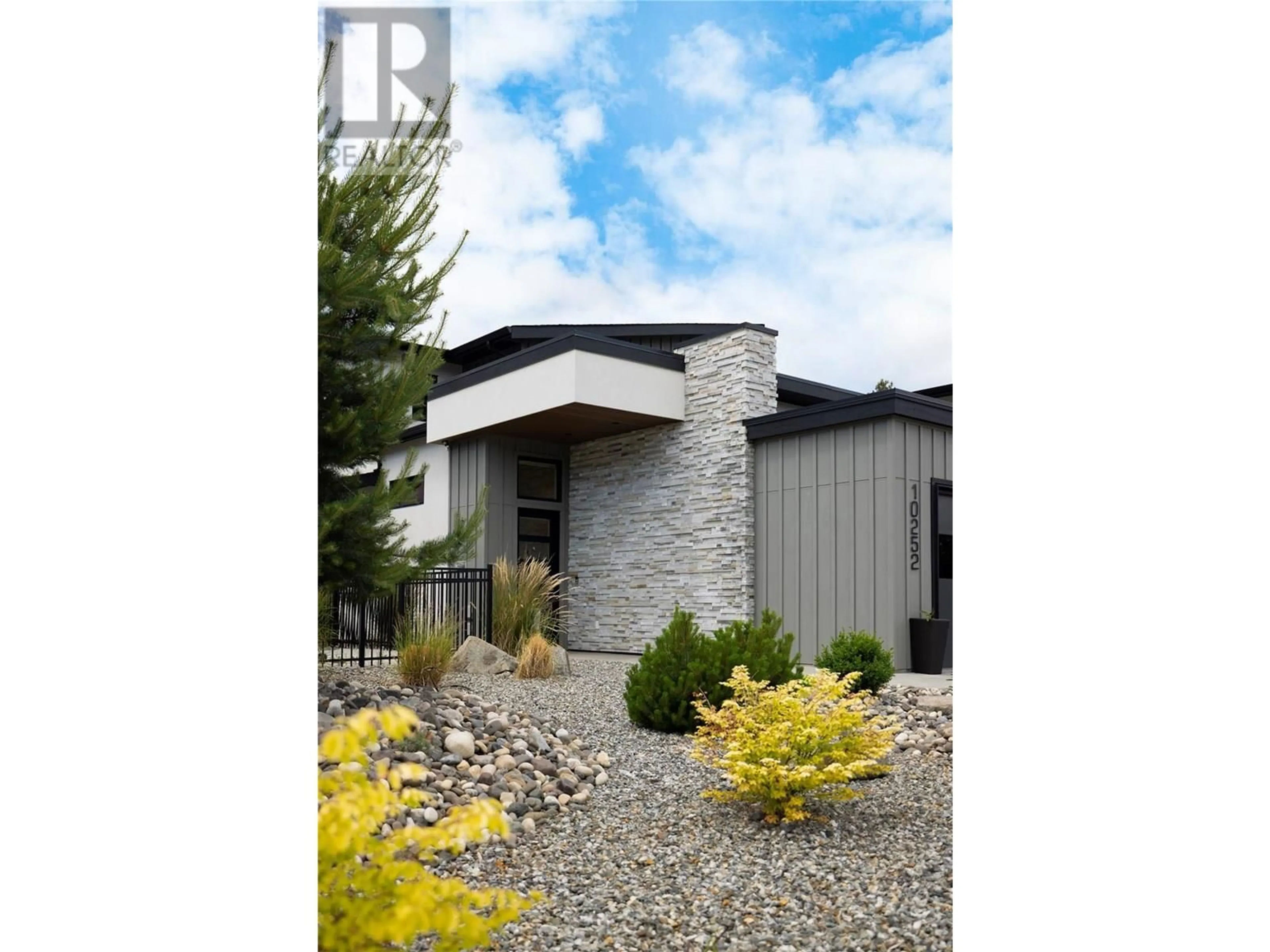 Home with vinyl exterior material, street for 10252 LONG ROAD, Lake Country British Columbia V4V0A9