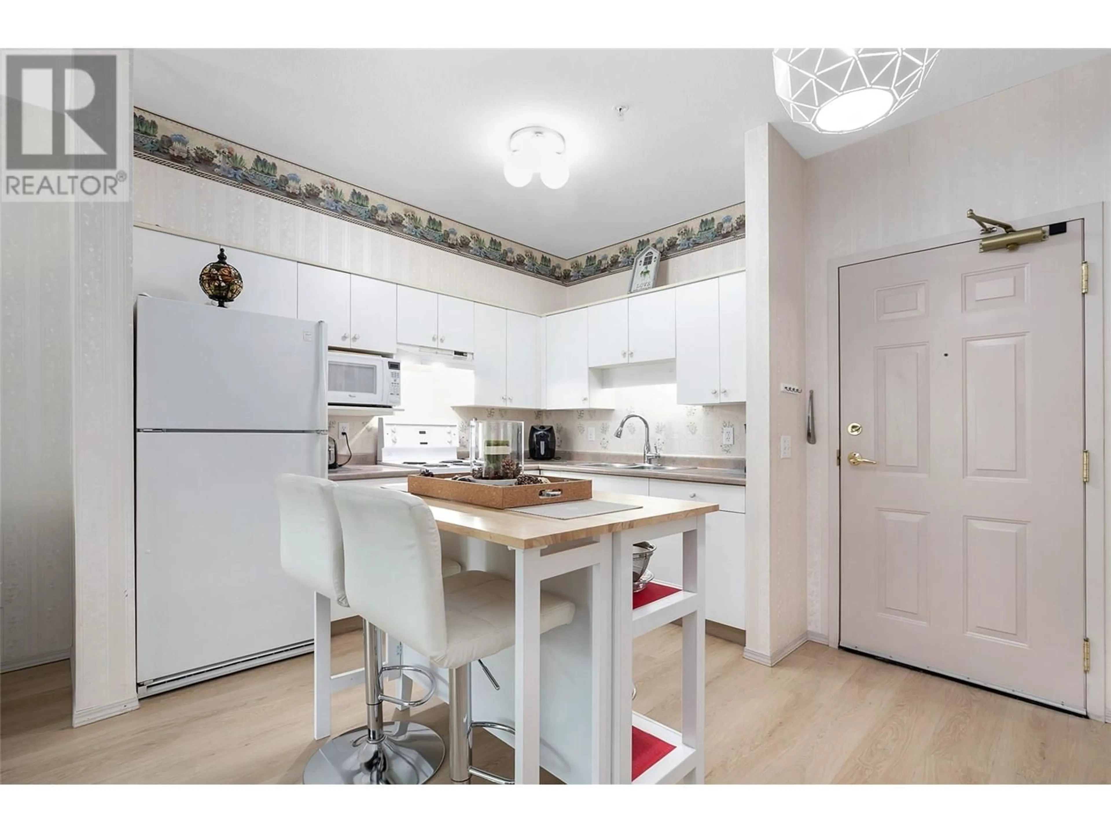 Standard kitchen, unknown for 111 - 920 SASKATOON ROAD, Kelowna British Columbia V1X7P8