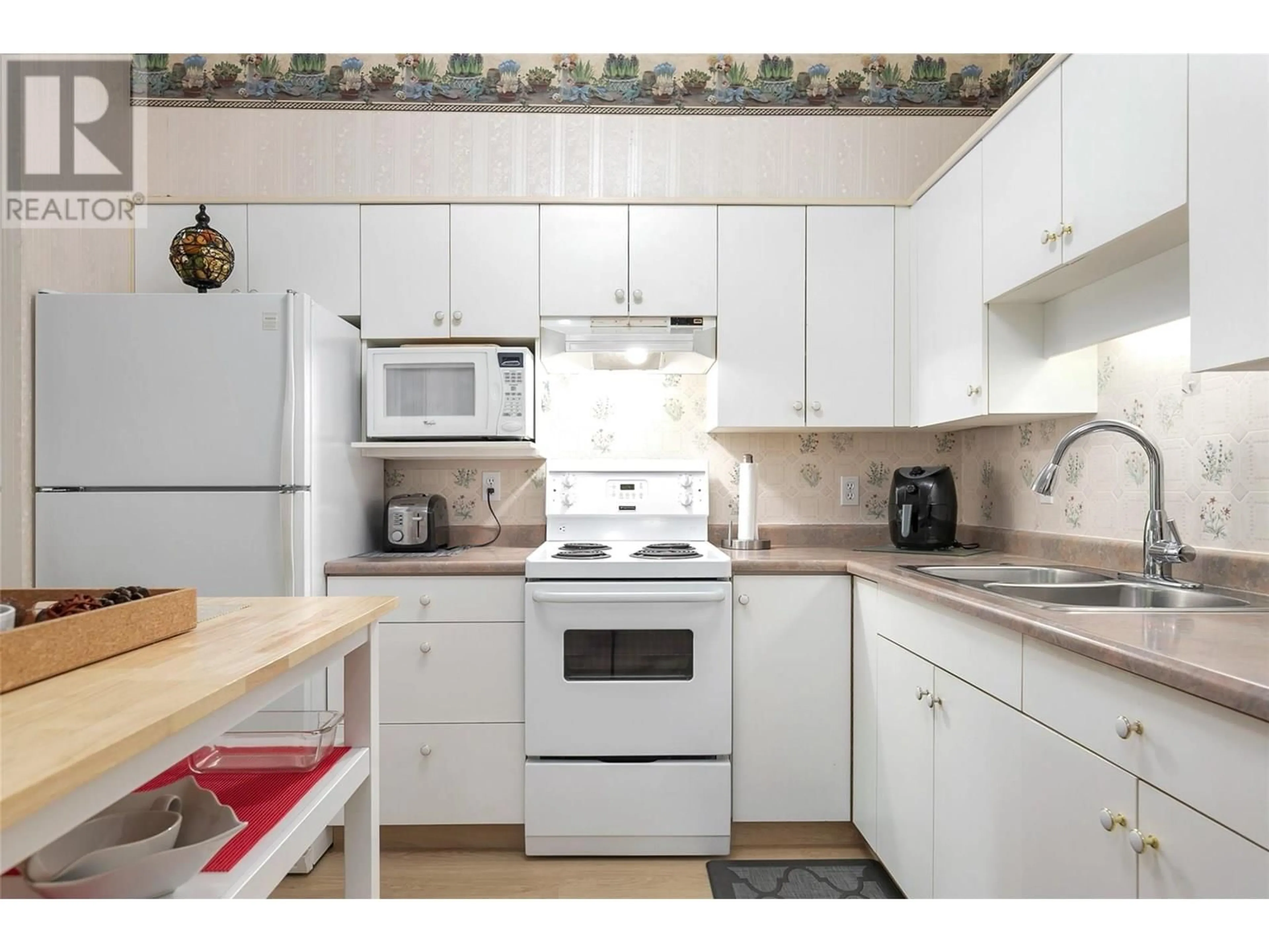 Standard kitchen, unknown for 111 - 920 SASKATOON ROAD, Kelowna British Columbia V1X7P8