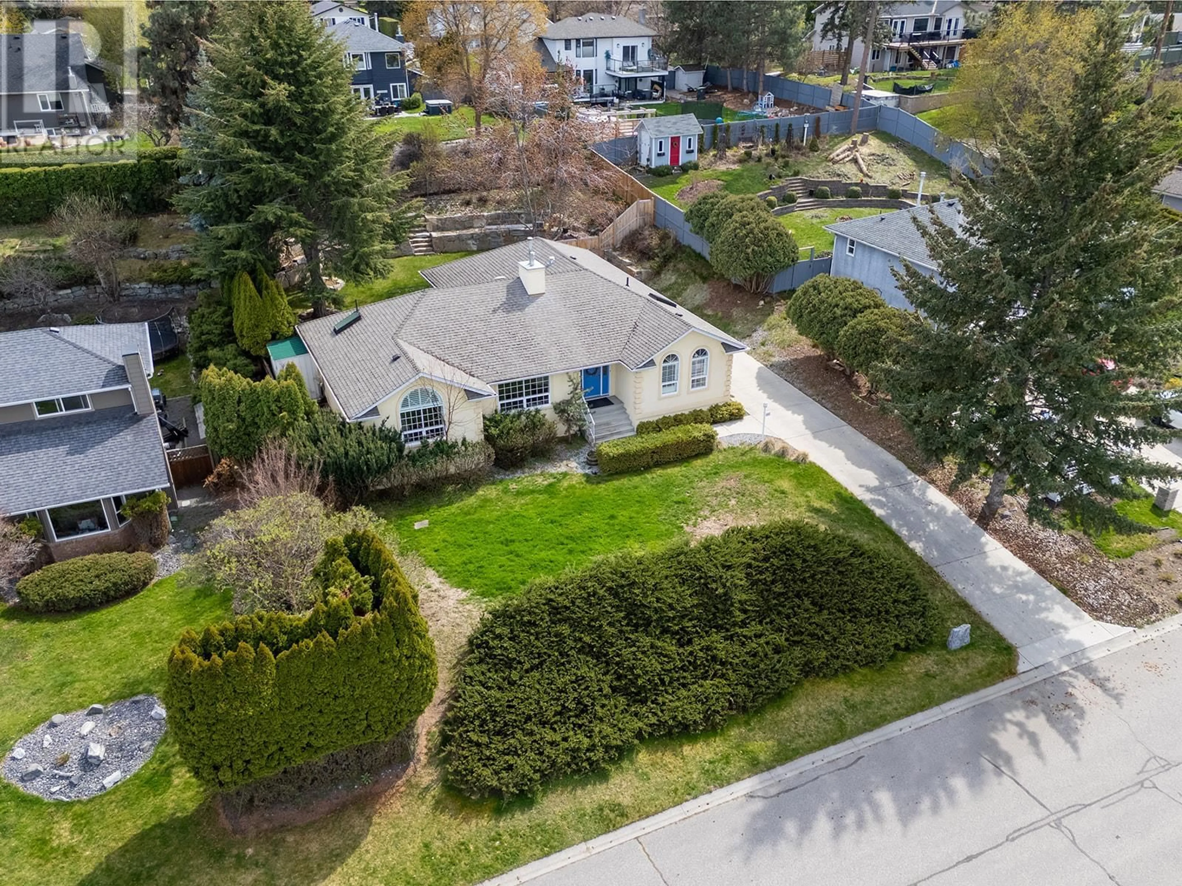 A pic from outside/outdoor area/front of a property/back of a property/a pic from drone, street for 442 CURLEW DRIVE, Kelowna British Columbia V1W4L2