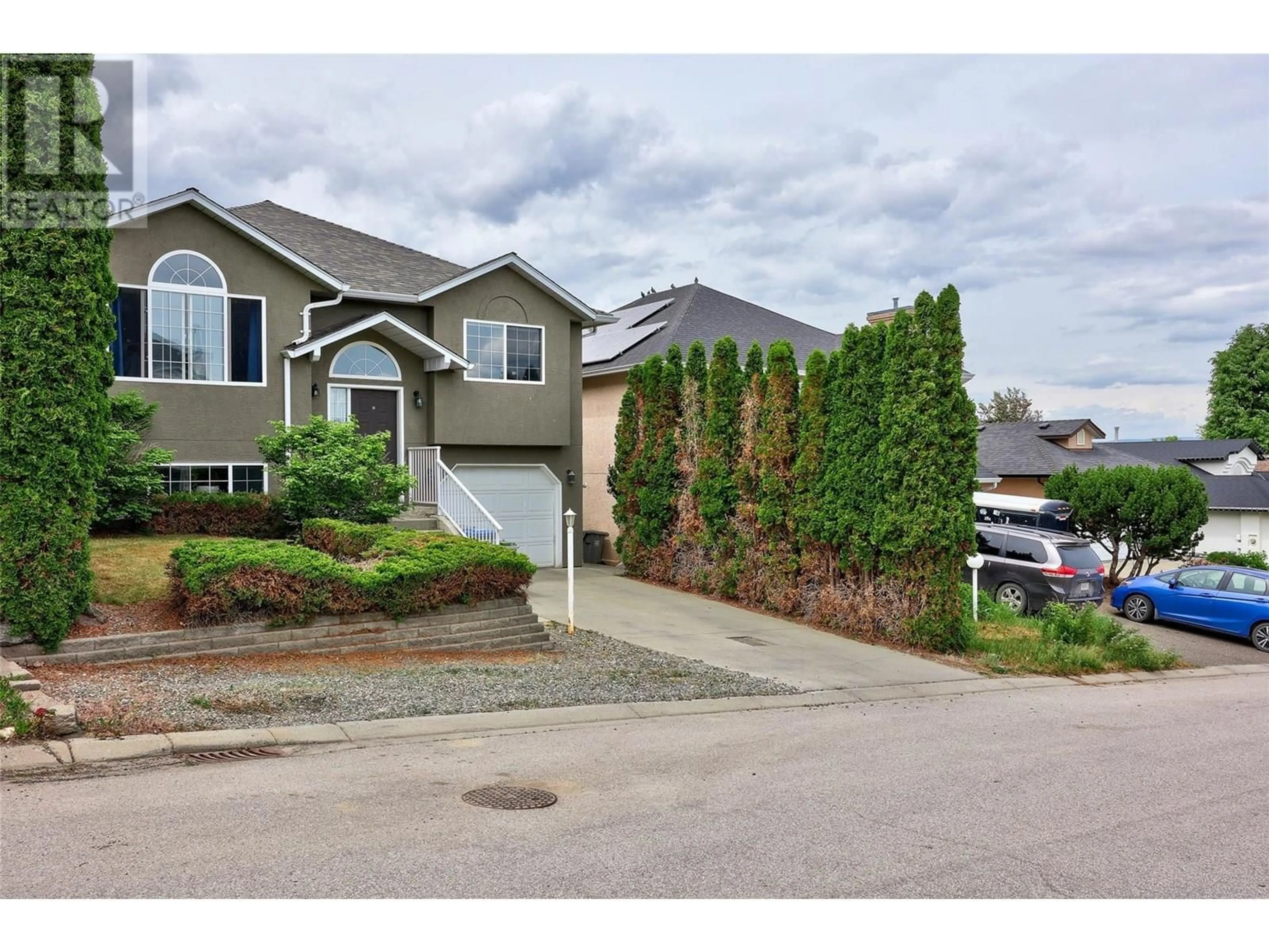 Home with vinyl exterior material, street for 2217 TURNBERRY PLACE, Kamloops British Columbia V1S1S7
