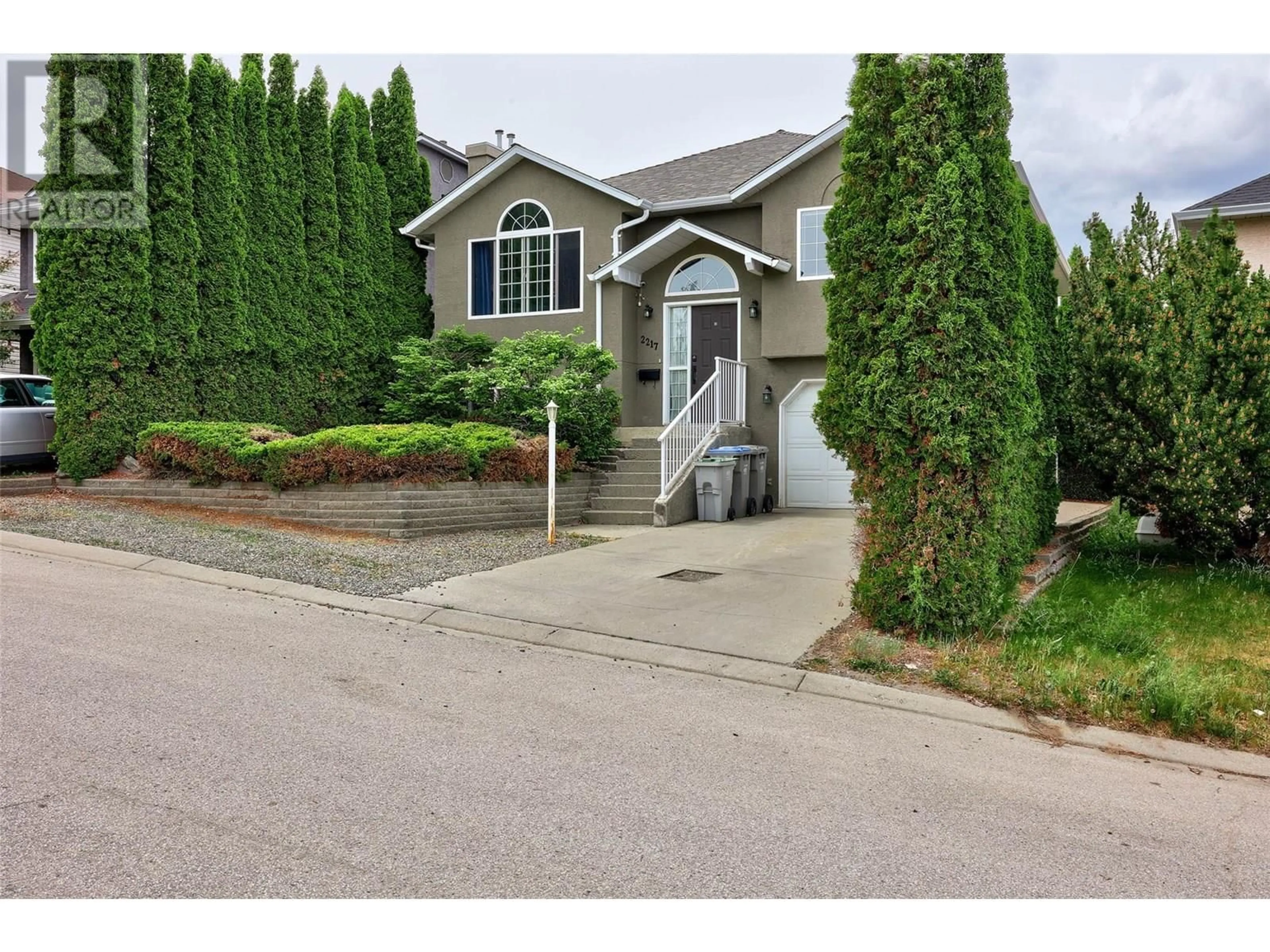 Home with vinyl exterior material, street for 2217 TURNBERRY PLACE, Kamloops British Columbia V1S1S7